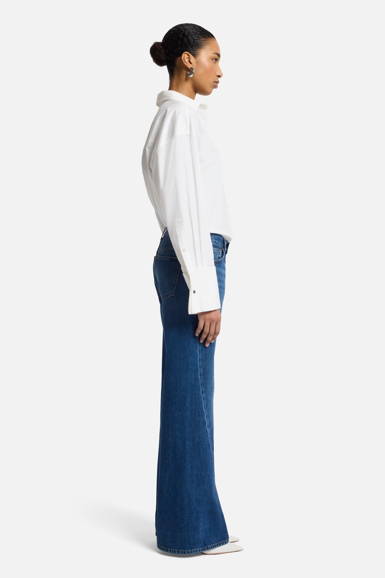 7-for-all-mankind-slim-illusion-twisted-seam-spencer-flare-mesa image 6