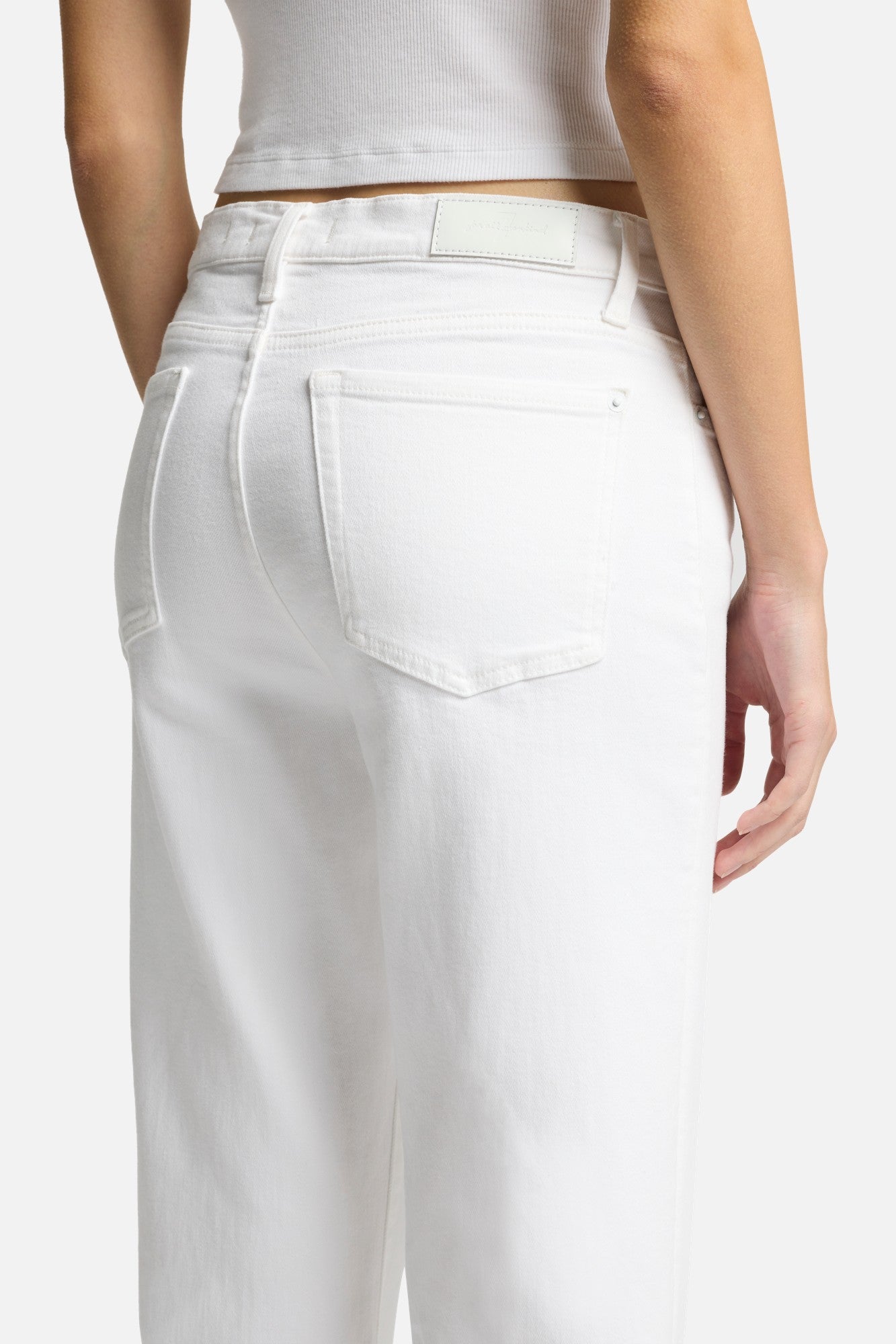 7-for-all-mankind-luxe-vintage-cropped-alexa-jeans-straight-in-soleil image 4