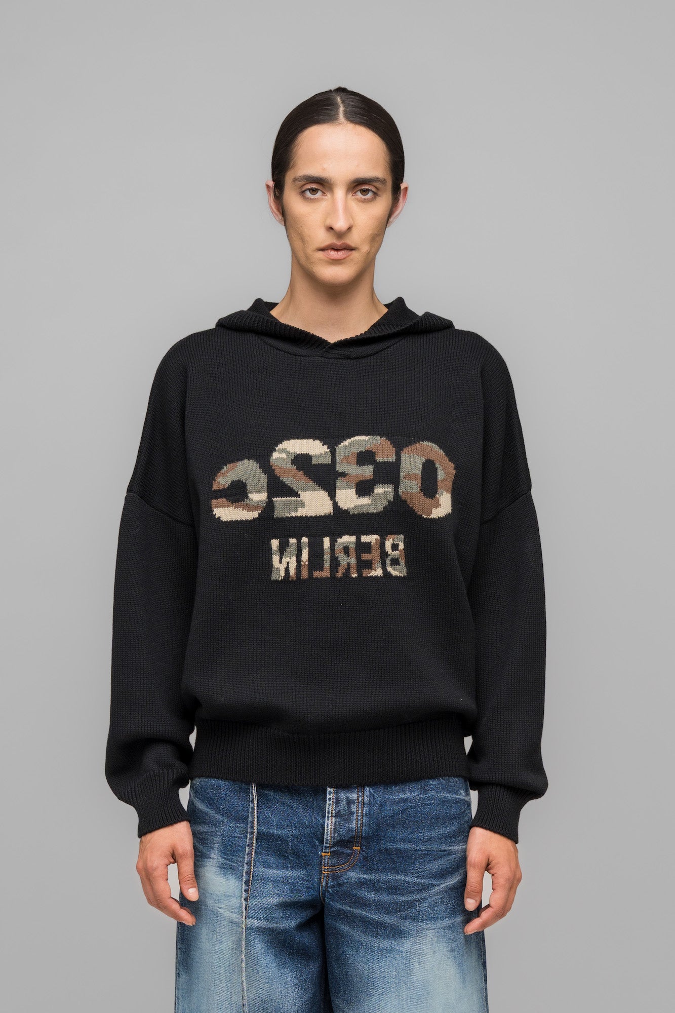 032c-selfie-hoodie-damen-merino-strickhoodie-camouflage image 2