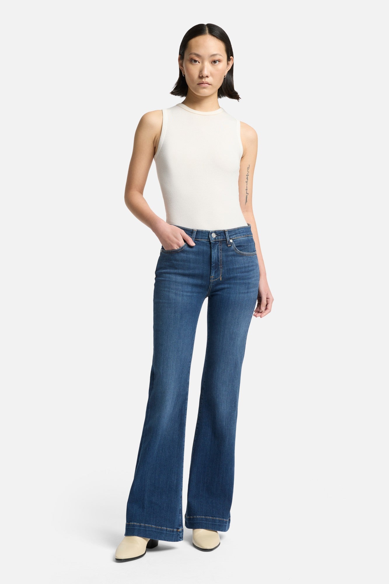 7-for-all-mankind-tailorless-slim-illusion-luxe-dojo-jeans-love-story-wide-leg-d image 2