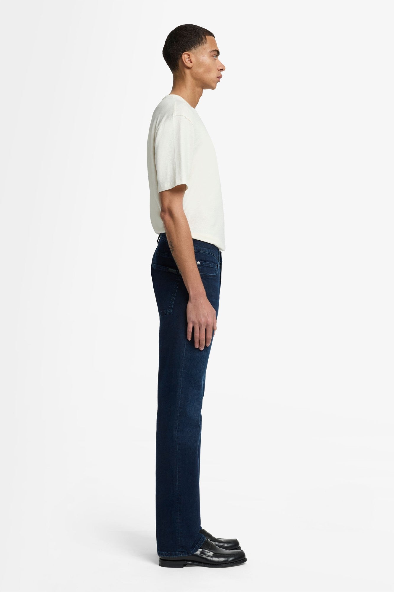 7-for-all-mankind-austyn-relaxed-jeans-in-denim-river-water image 6