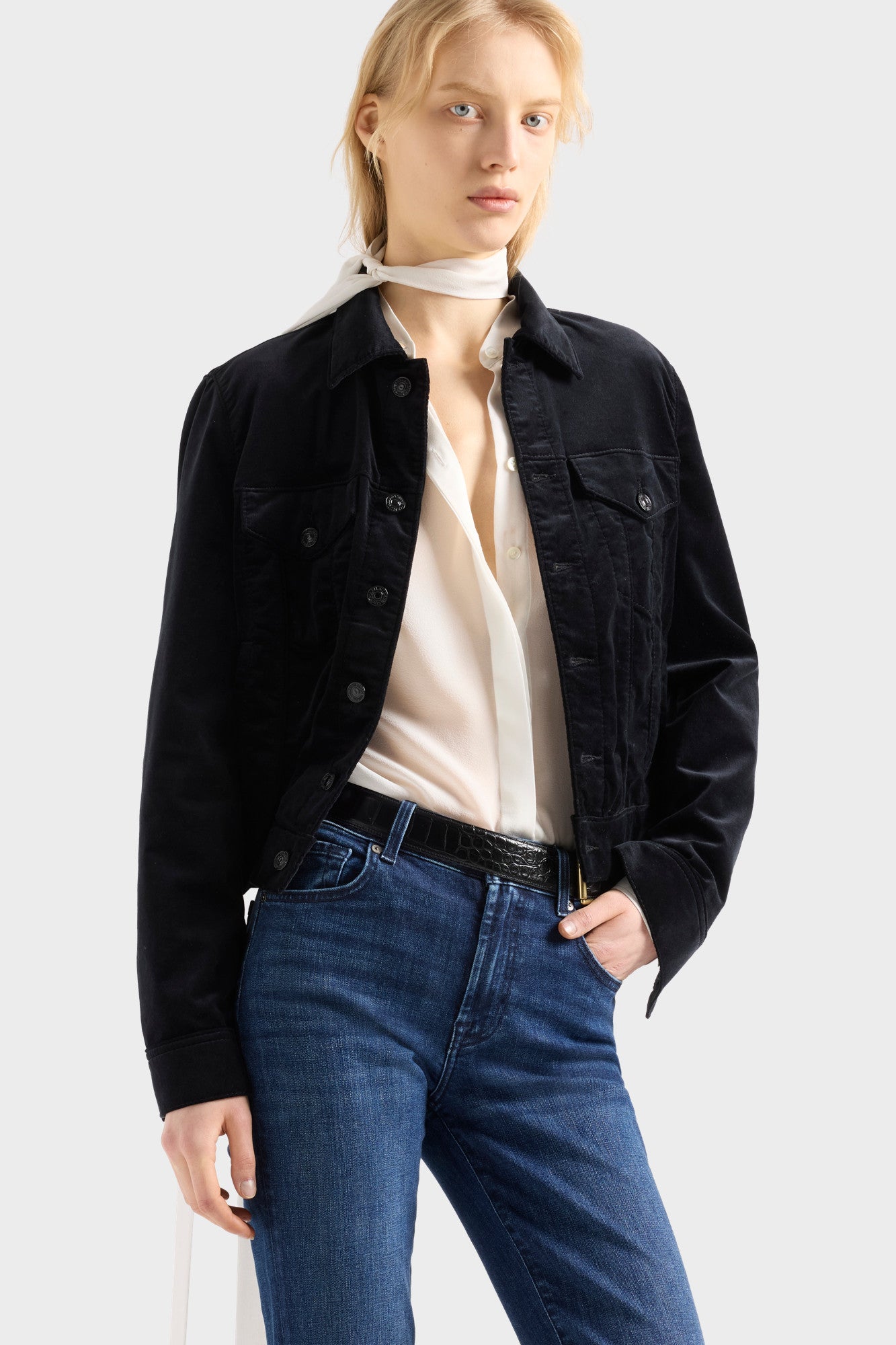 7-for-all-mankind-adi-trucker-jacket-in-velvet-black-damen-samt-jacke image 3