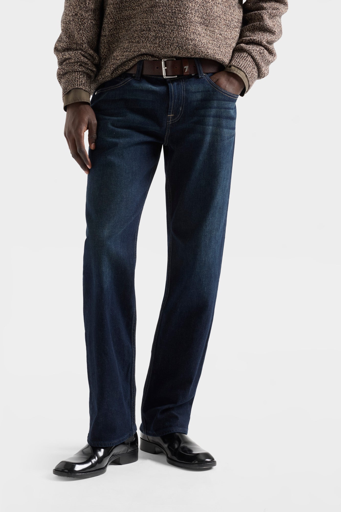 7-for-all-mankind-austyn-relaxed-straight-jeans-los-angeles-dark image 3