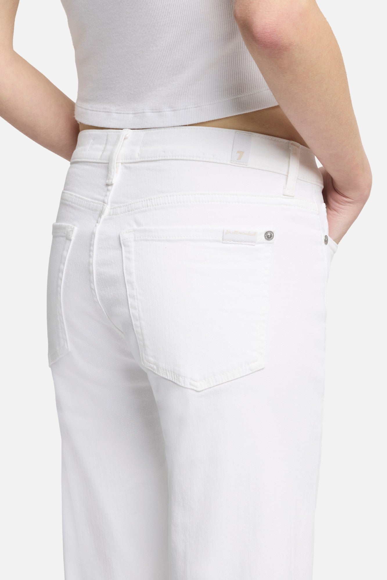 7-for-all-mankind-slim-illusion-twisted-seam-tailorless-dojo-jeans-in-shell image 4