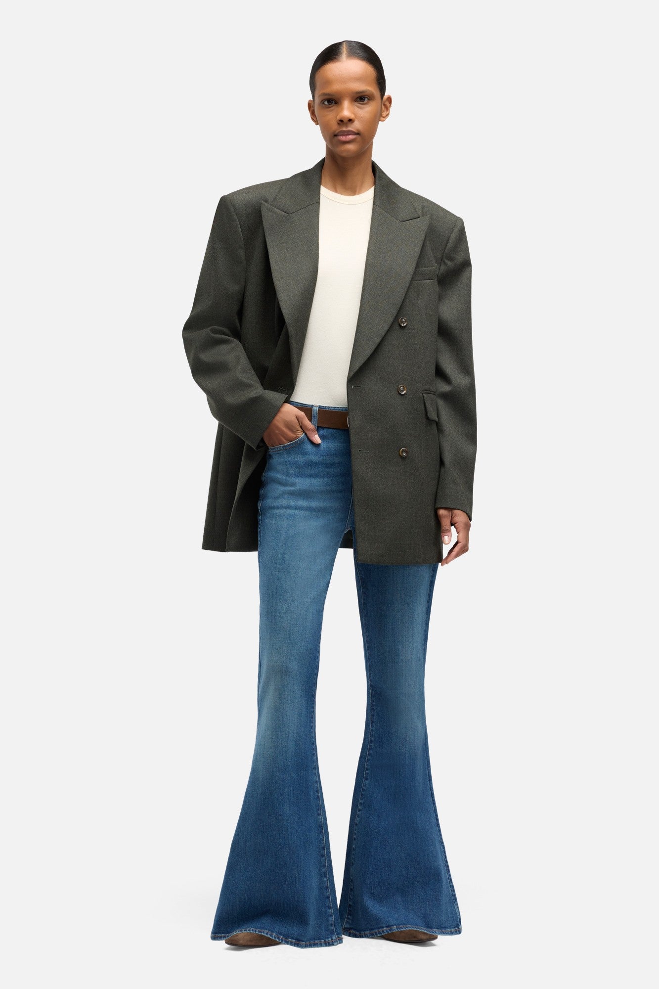 7-for-all-mankind-slim-illusion-the-bell-flare-jeans-in-retro-fade image 2