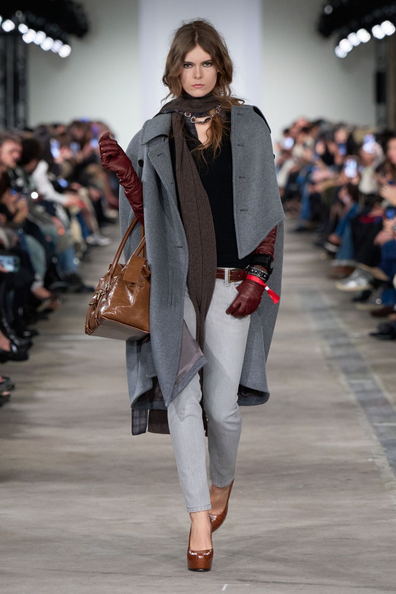 7-for-all-mankind-double-breasted-cape-woll-mink image 7