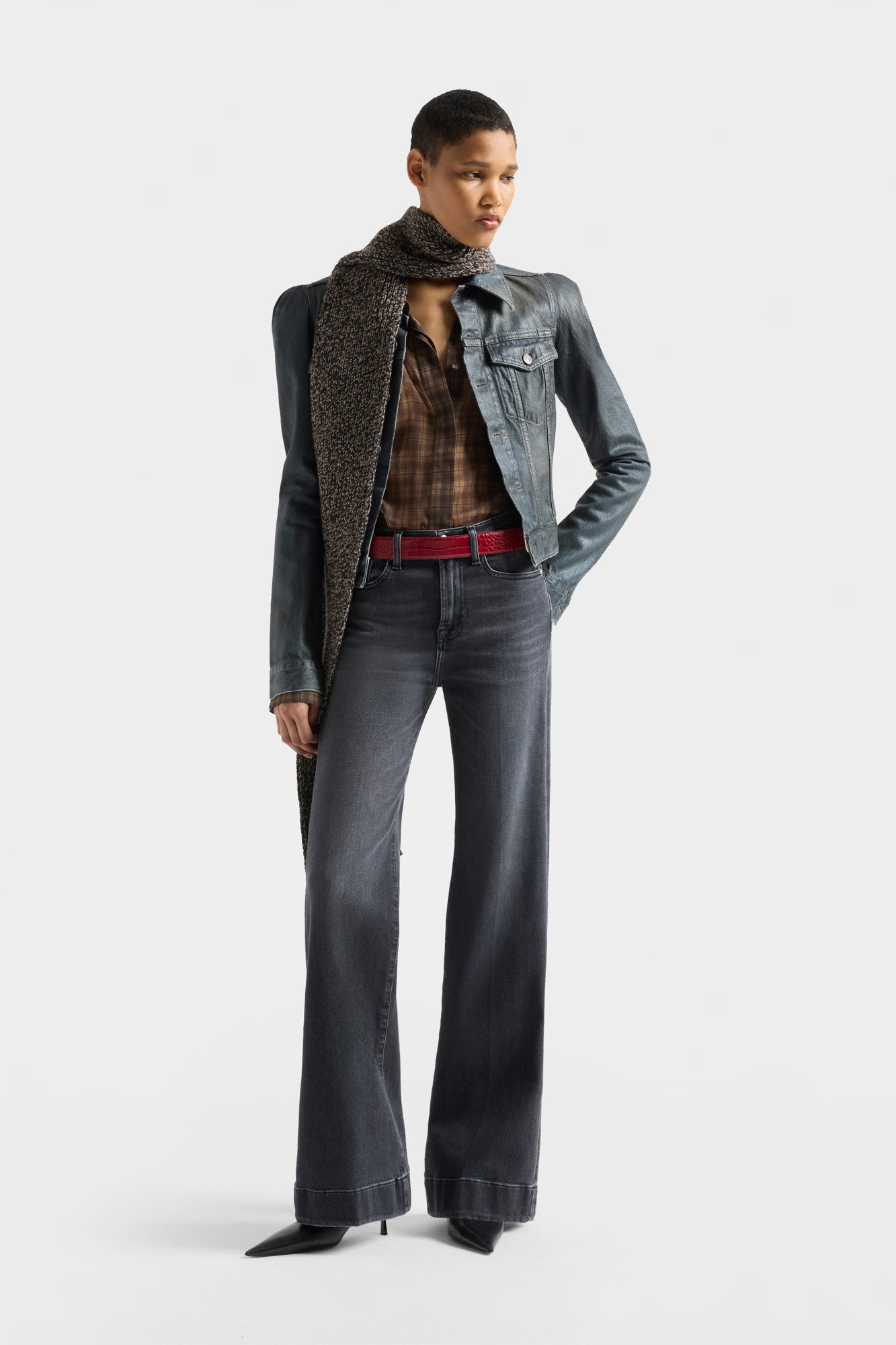 7-for-all-mankind-modern-dojo-flare-jeans-in-luxe-vintage-inkstorm image 2