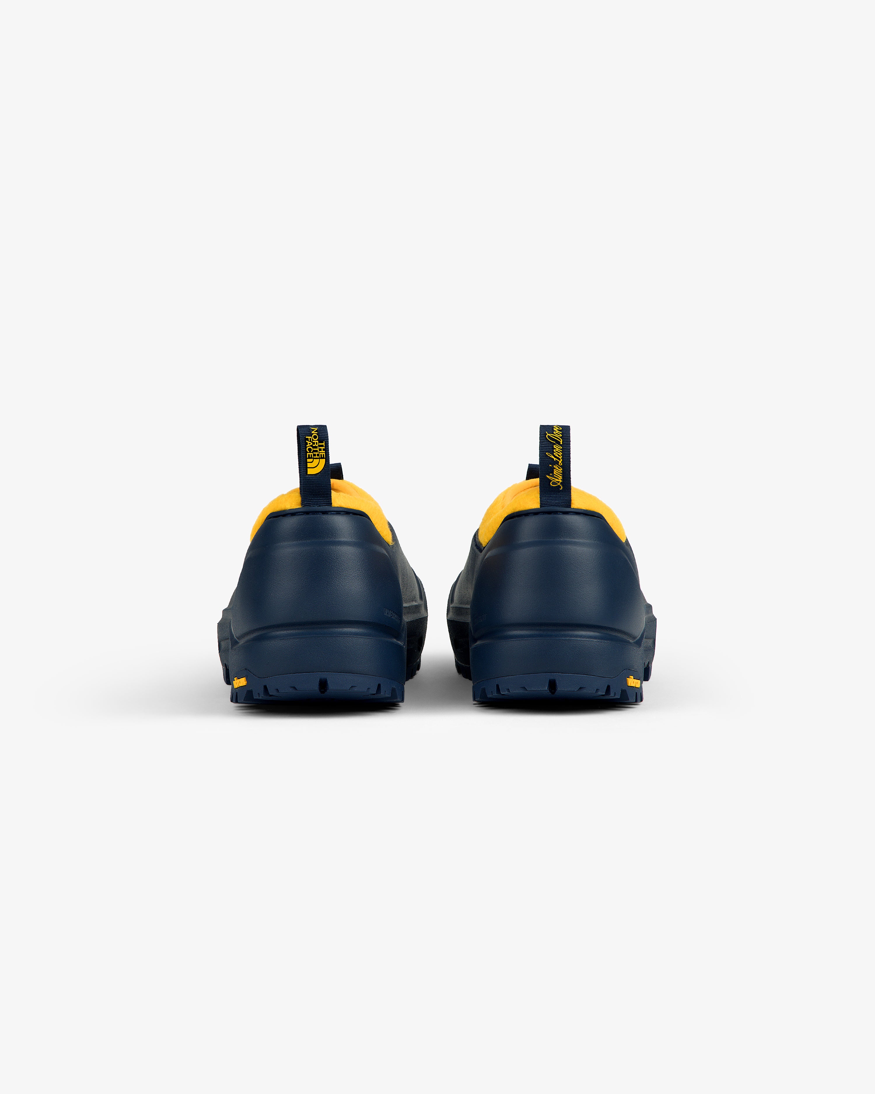 aim-leon-dore-x-the-north-face-base-camp-mule-thermoball-pantoffel image 5