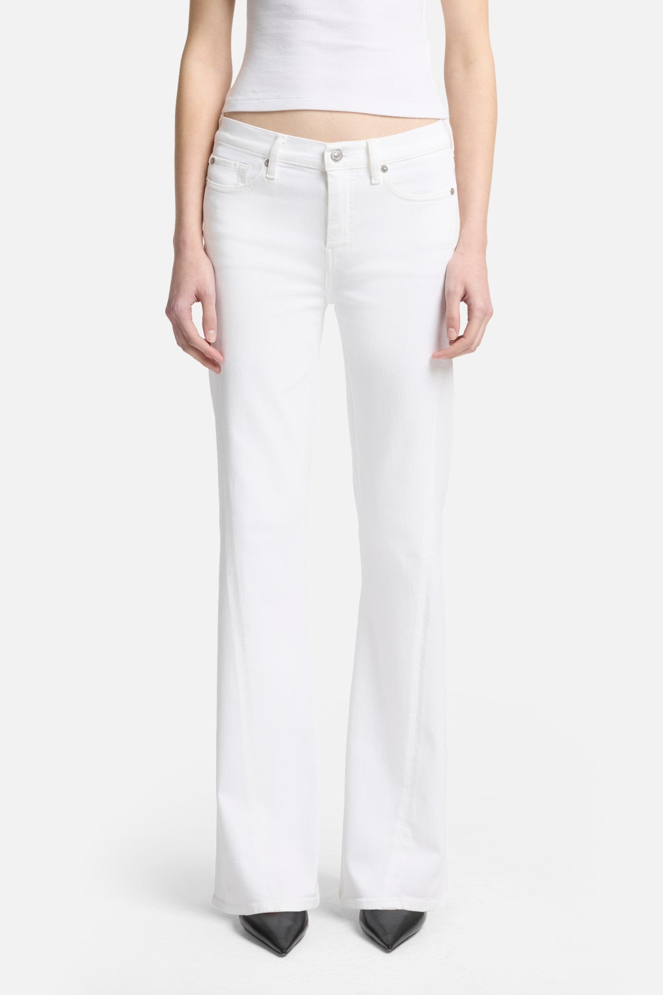 7-for-all-mankind-slim-illusion-twisted-seam-tailorless-dojo-jeans-in-shell image 3