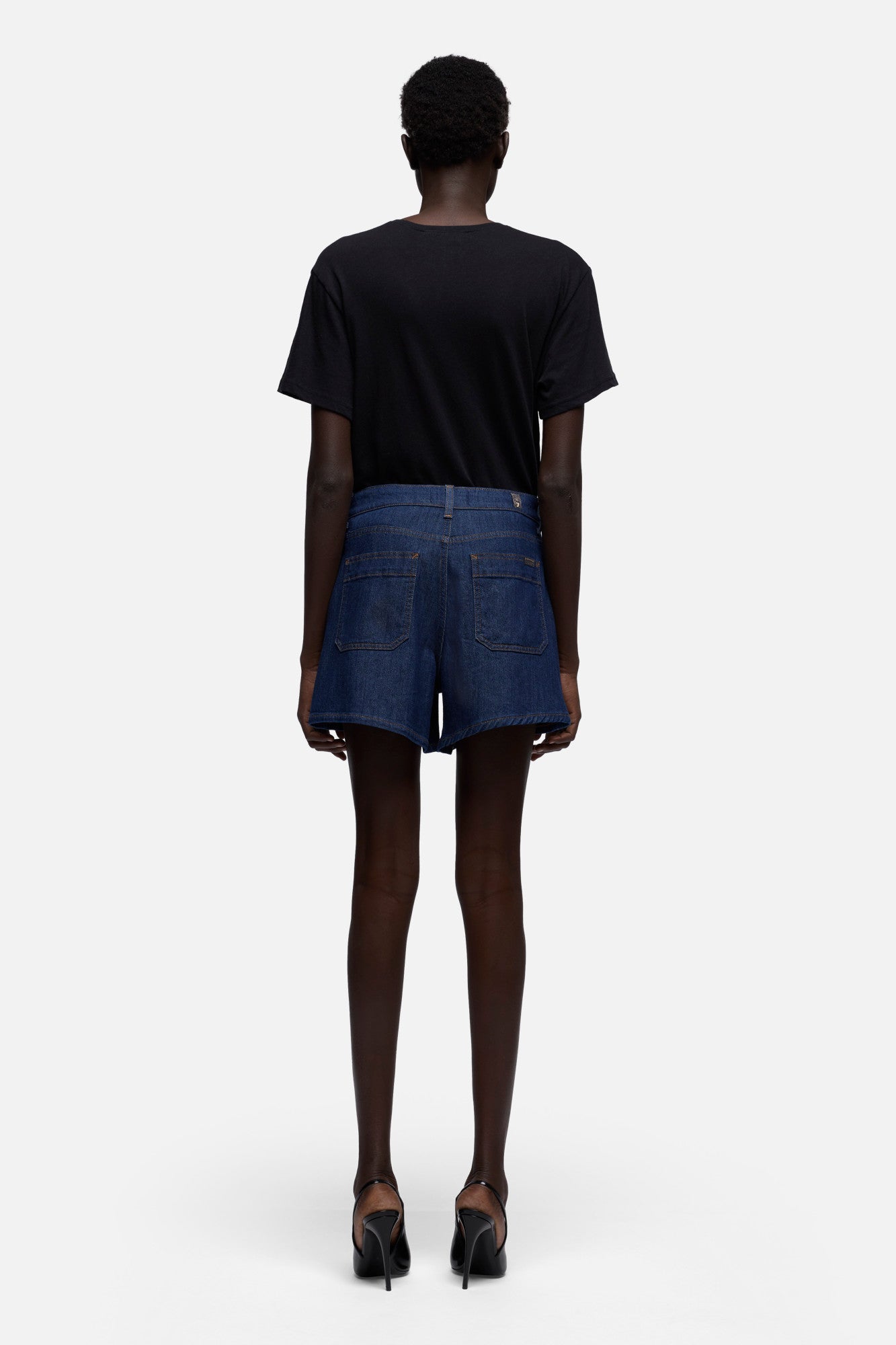 7-for-all-mankind-utility-kori-short-damen-denim-shorts-in-weightless-halona image 5