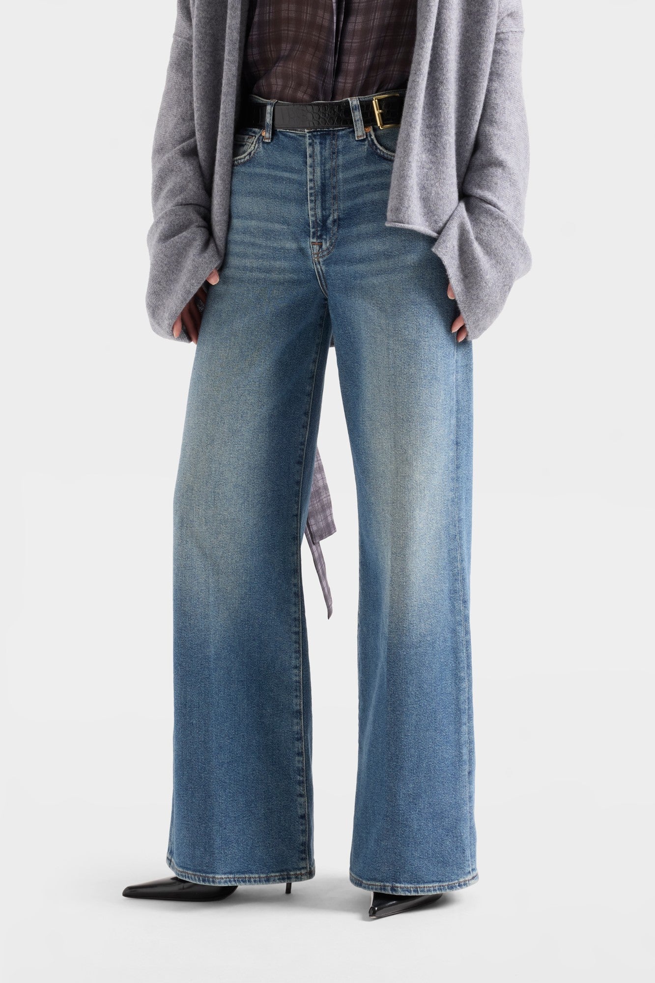 7-for-all-mankind-jo-petite-ultra-high-rise-wide-leg-jeans-sea-level image 3