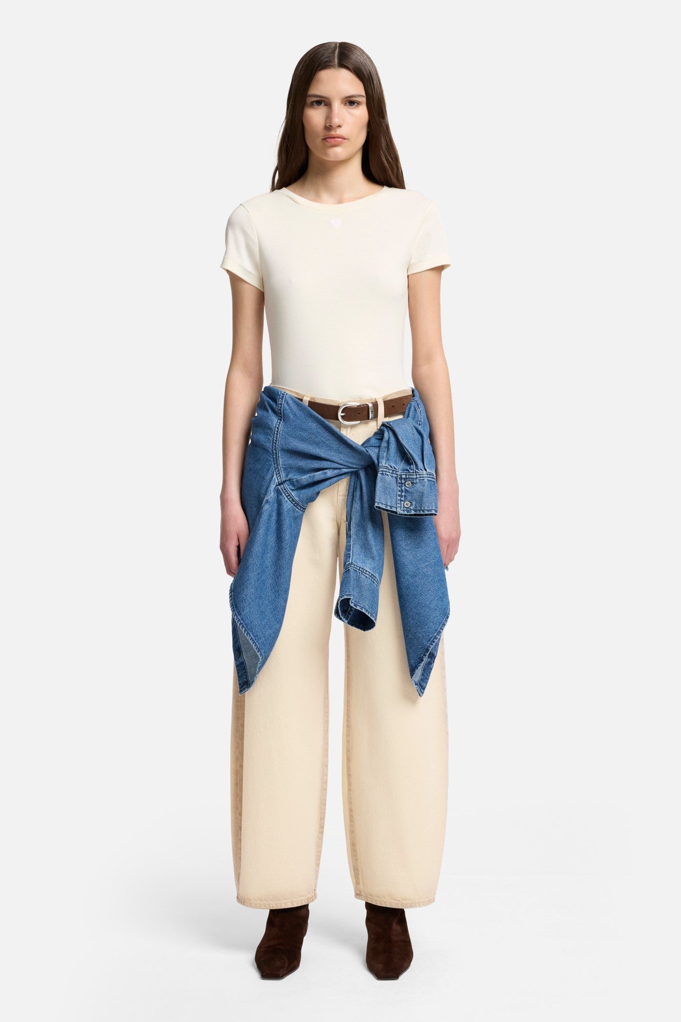 7-for-all-mankind-bonnie-barrel-leg-jeans-in-sand-beach image 2