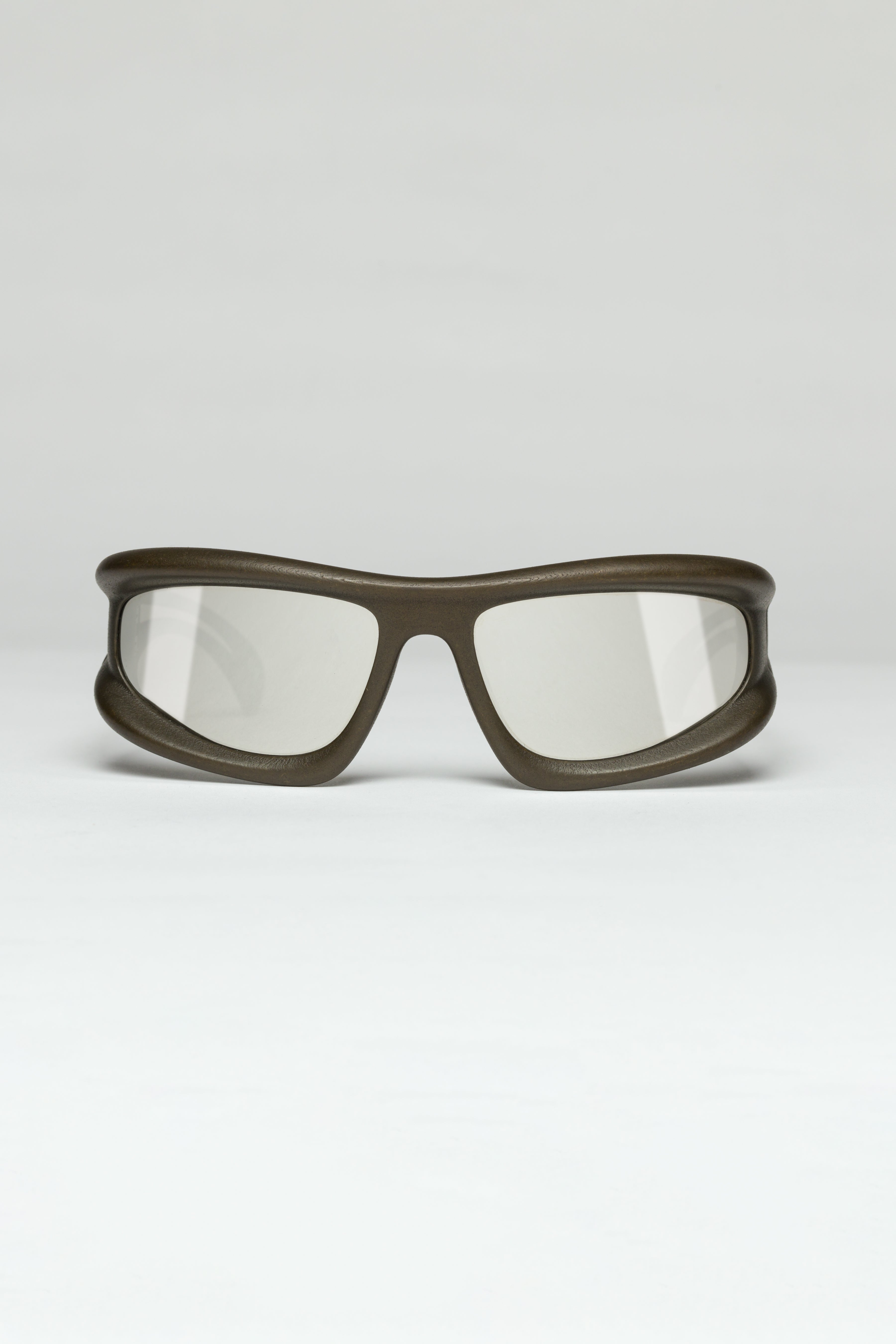 032c-x-mykita-marfa-sonnenbrille-safari-green-mylon image 1