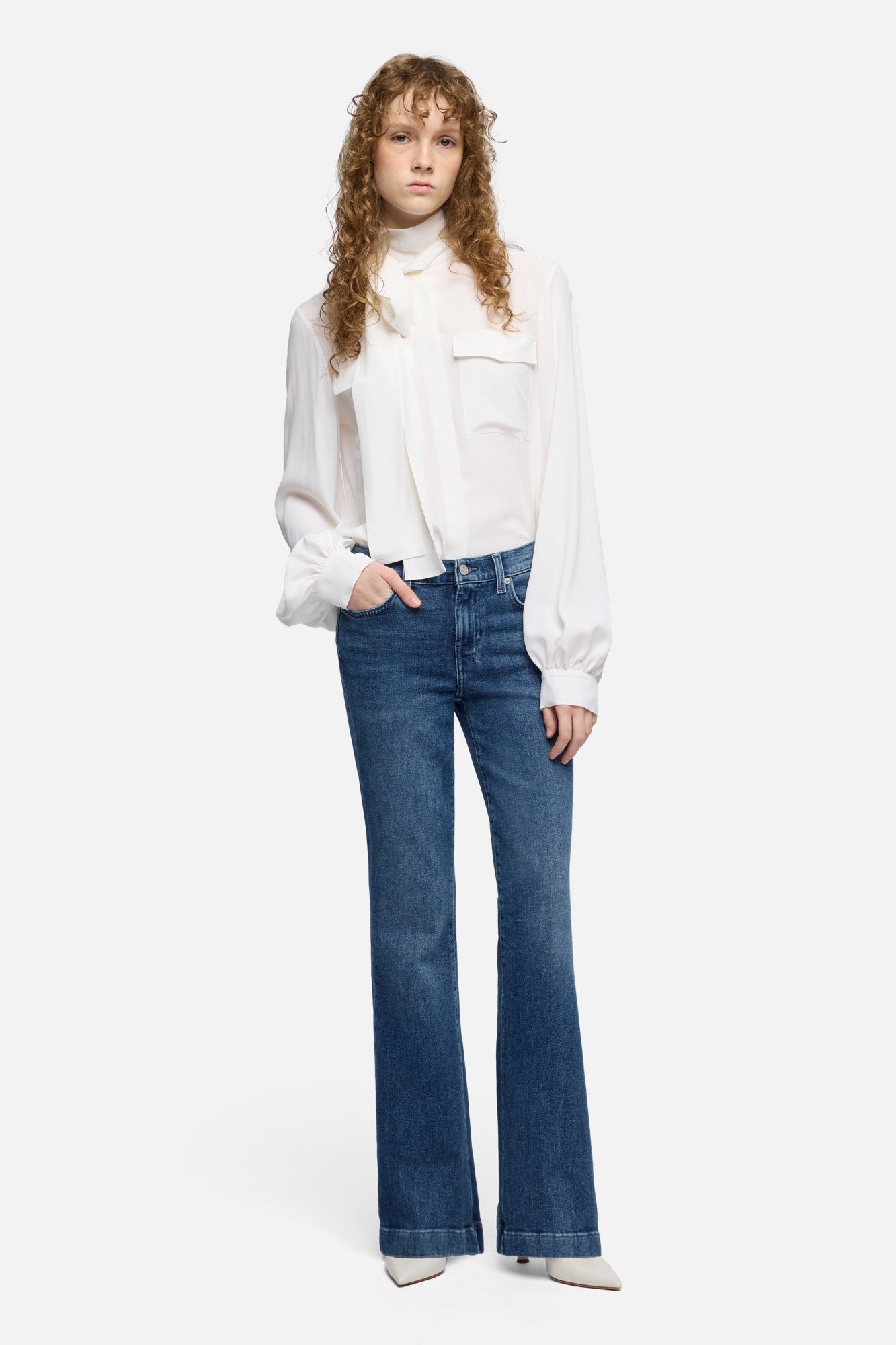 7-for-all-mankind-tailorless-dojo-flare-jeans-in-denim-flux image 2