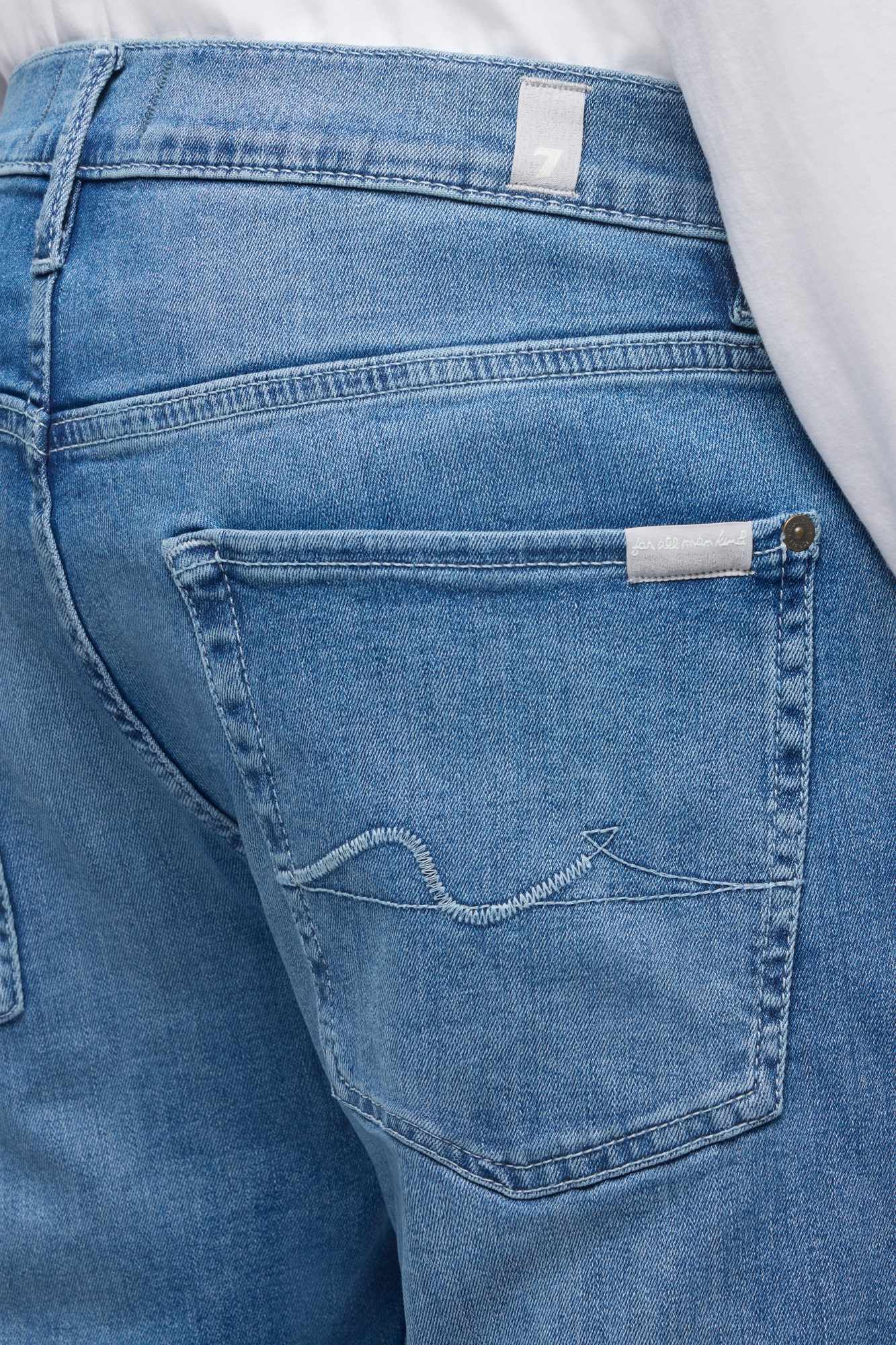 7-for-all-mankind-the-straight-herren-jeans-in-denim-tail image 4