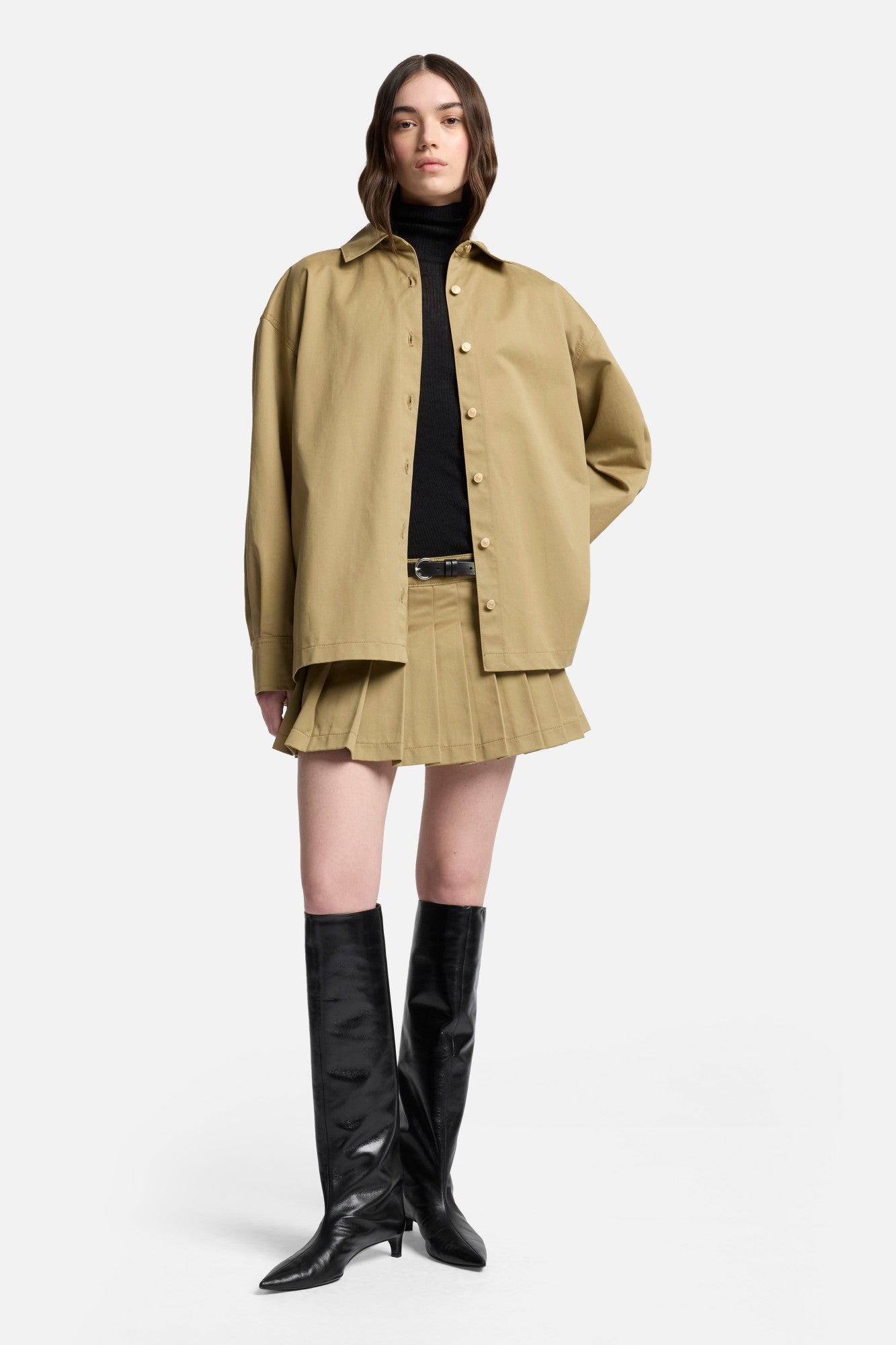 7-for-all-mankind-comfort-twill-pleated-overshirt-in-sand-storm image 2