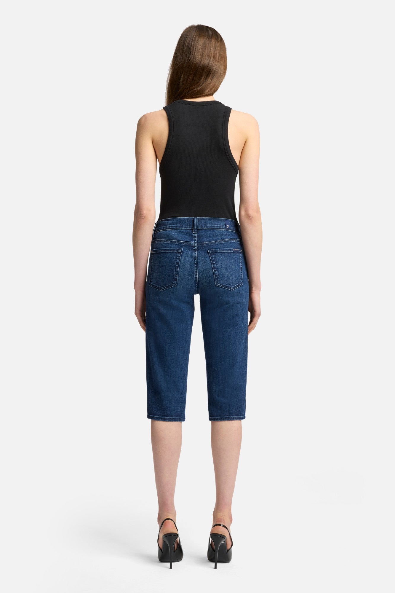 7-for-all-mankind-slim-illusion-capri-jeans-in-soho-dark image 5