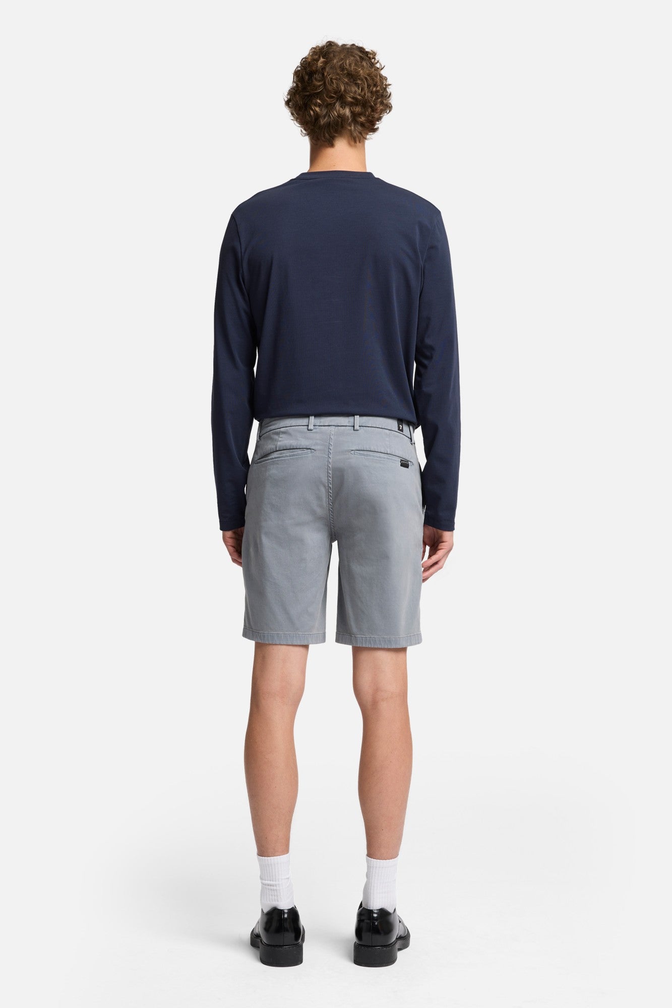 7-for-all-mankind-luxe-performance-andrew-short-sleepy-blue image 5