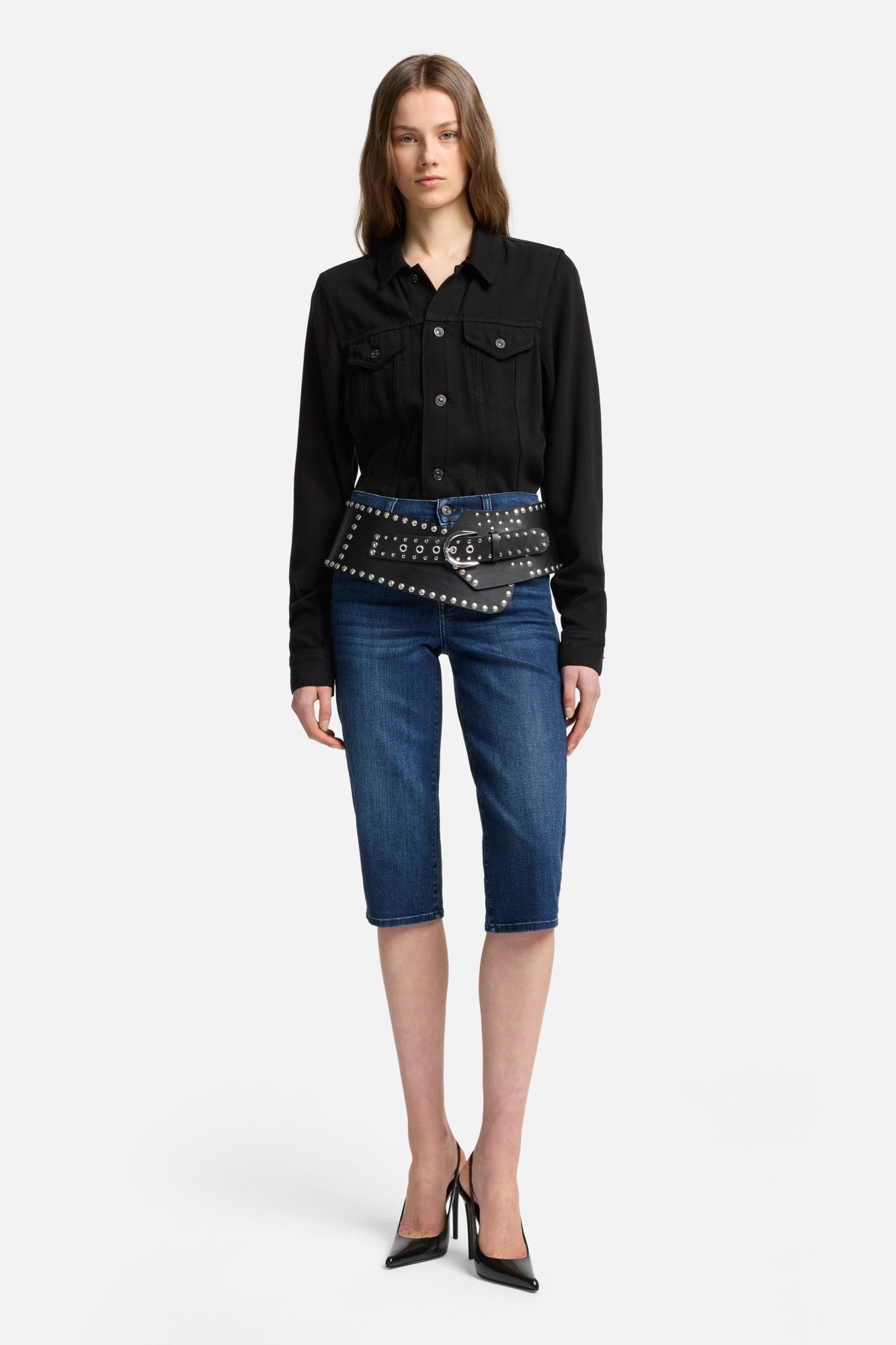 7-for-all-mankind-slim-illusion-capri-jeans-in-soho-dark image 2
