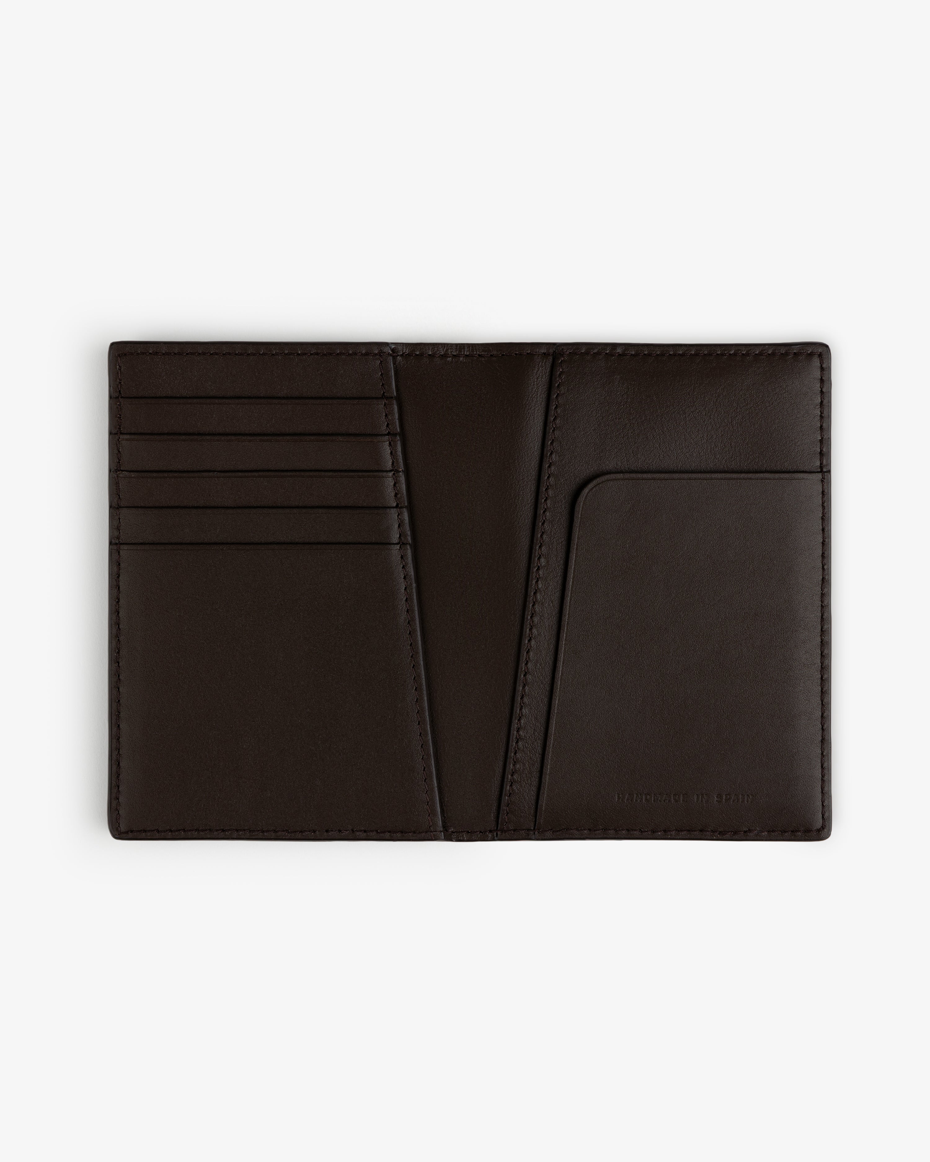 aim-leon-dore-tumbled-leather-passport-holder-braun-aus-kalbsleder image 4