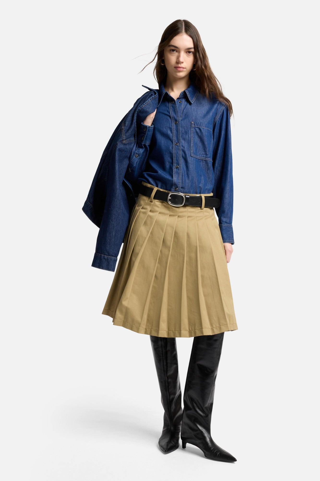 7-for-all-mankind-comfort-twill-plissee-midi-rock-sand-storm image 7