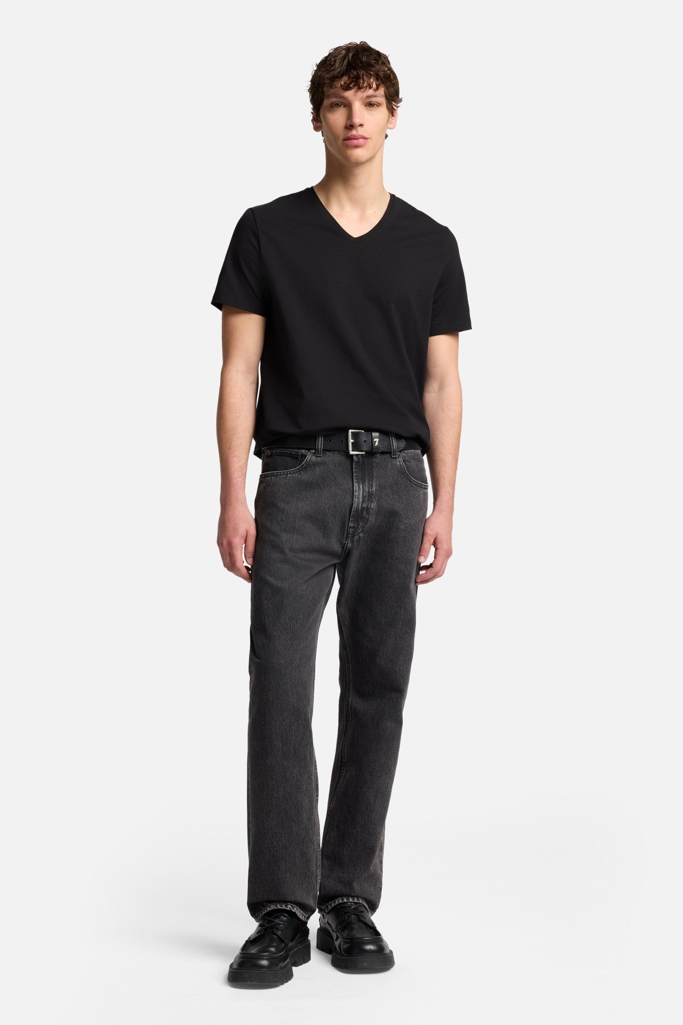 7-for-all-mankind-luxe-performance-v-neck-t-shirt-black-herren image 2