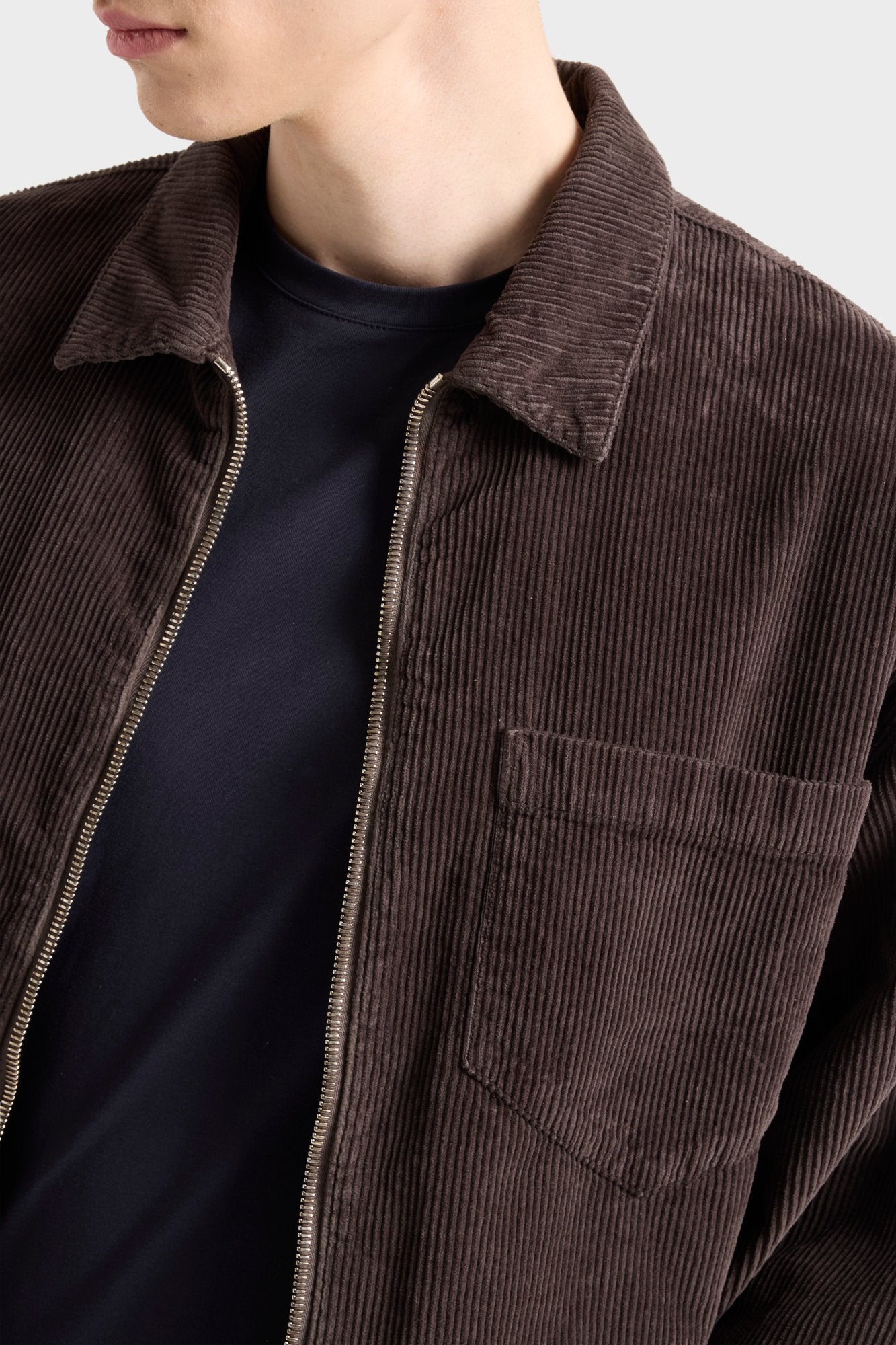 7-for-all-mankind-zip-overshirt-cord-jacke-in-smolder image 4