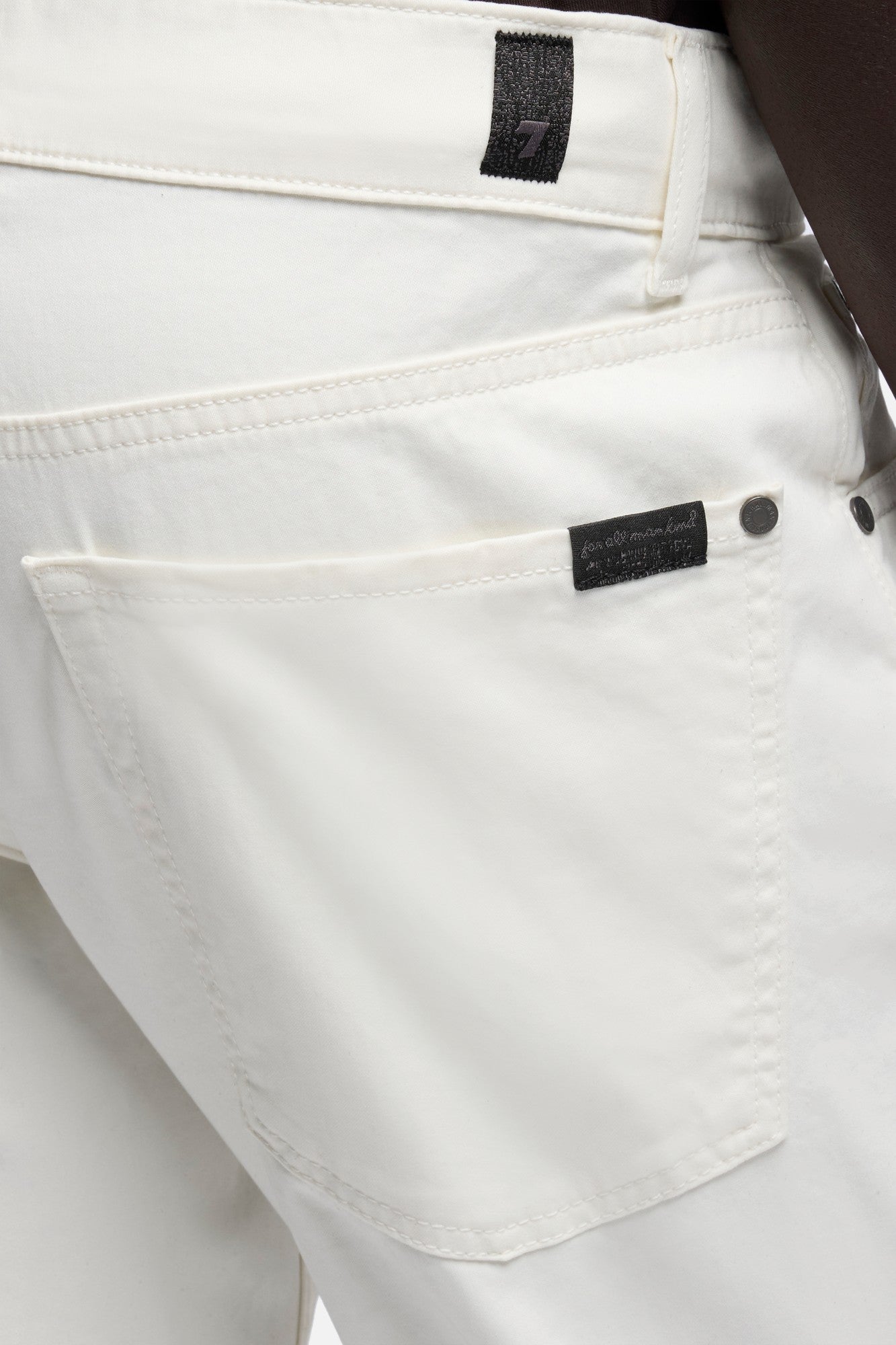 7-for-all-mankind-the-straight-luxe-performance-sateen-hose-chalk image 4