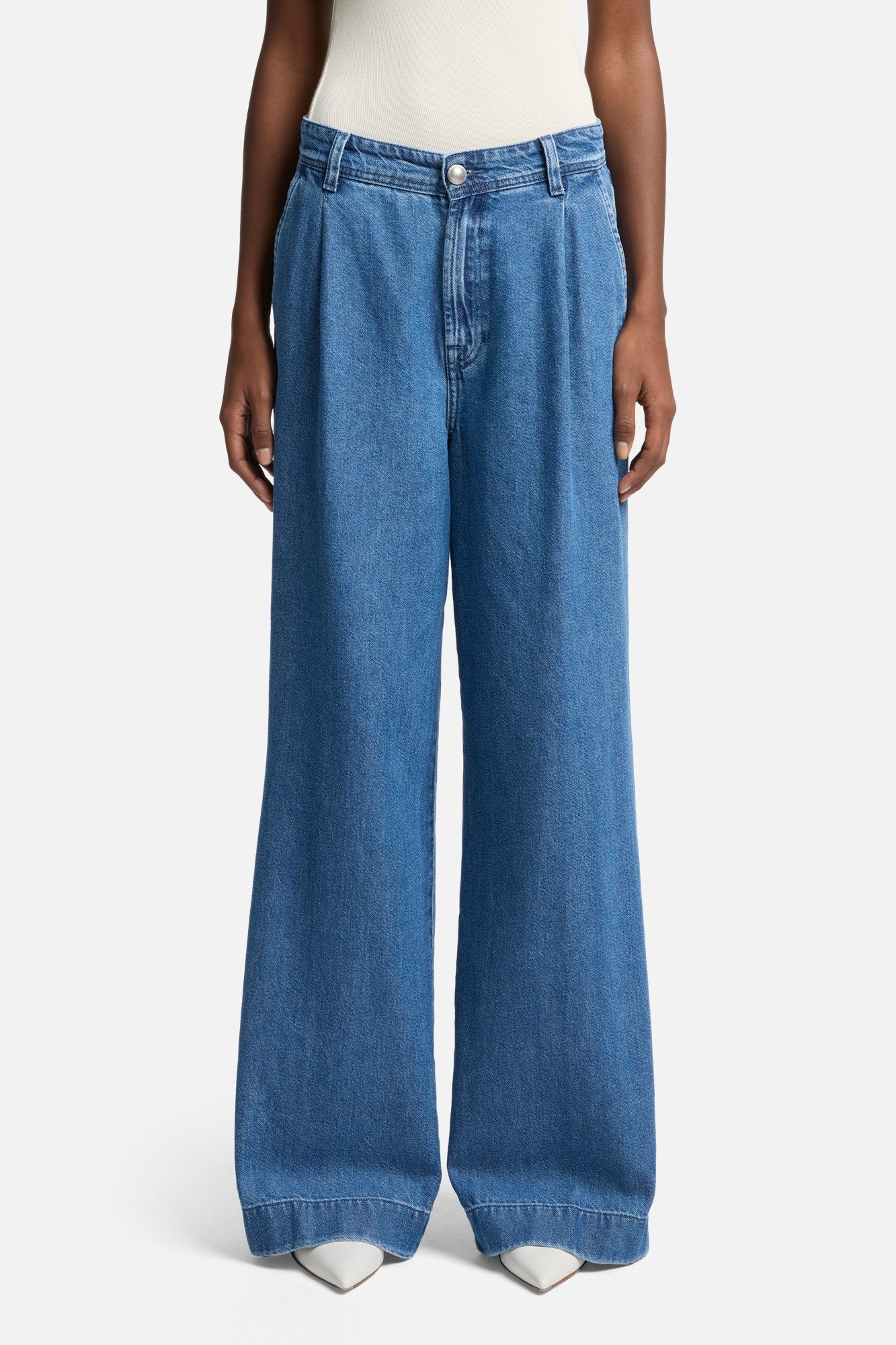 7-for-all-mankind-weightless-pleated-denim-trouser-hilo image 3
