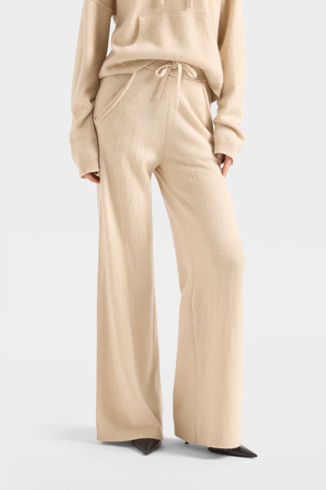 7-for-all-mankind-jogger-hose-cashmere-birch image 3