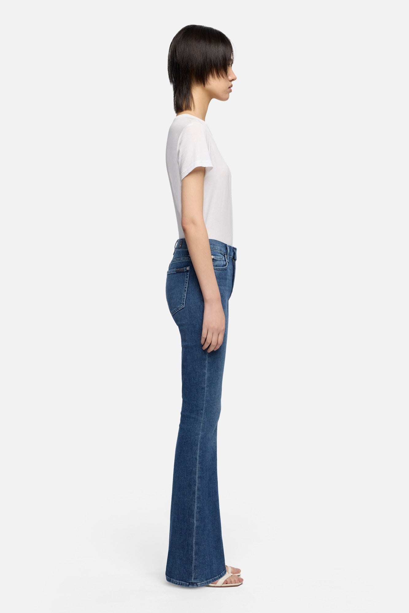 7-for-all-mankind-high-waist-ali-flare-jeans-denim-flux-white image 6
