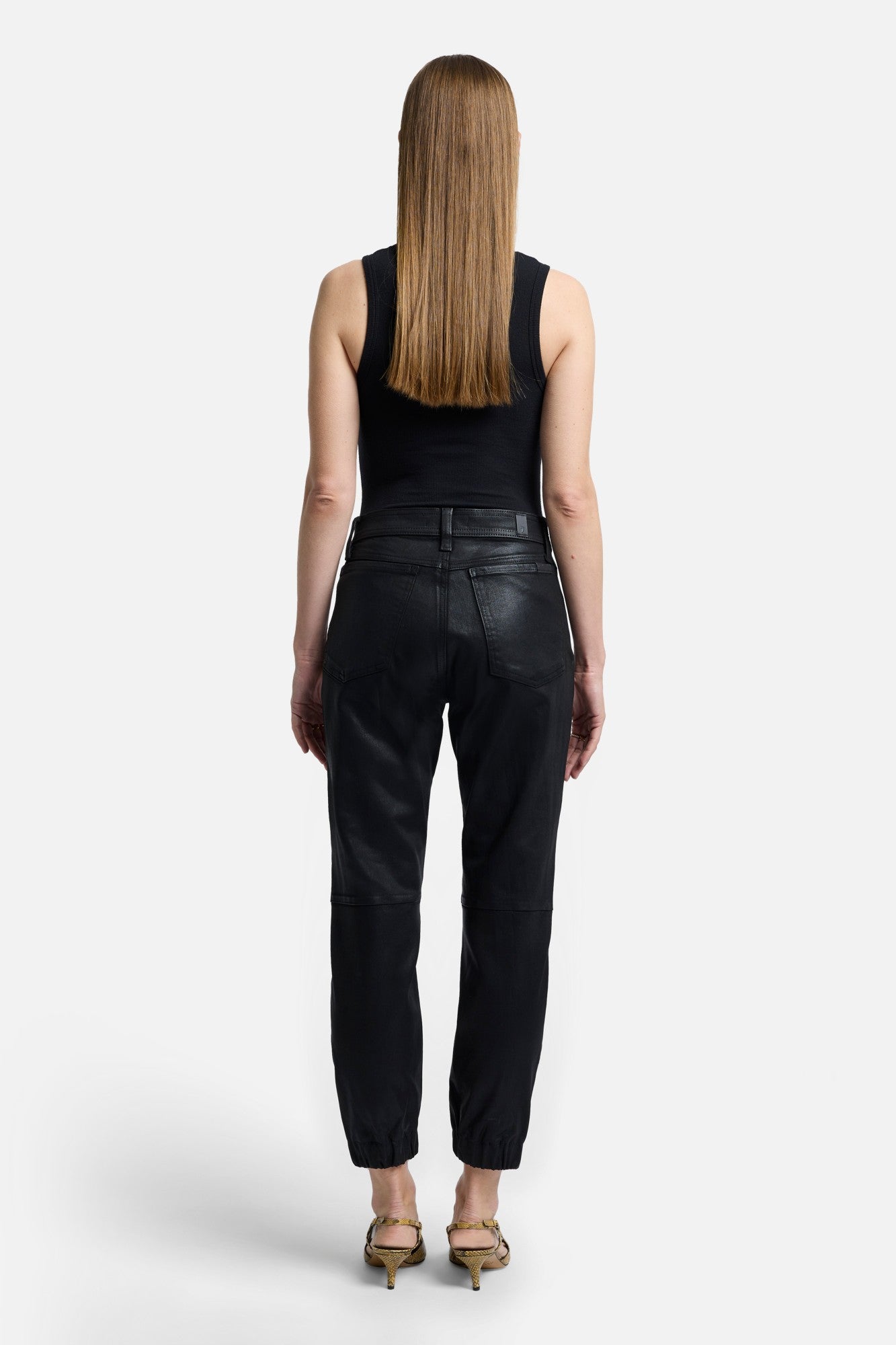 7-for-all-mankind-darted-boyfriend-jogger-coated-damen-jeans-in-black image 4