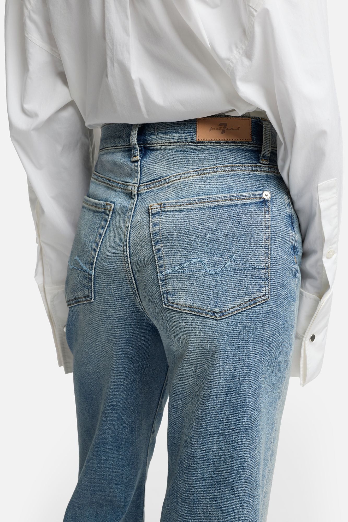 7-for-all-mankind-luxe-vintage-jo-wide-leg-jeans-walk image 7