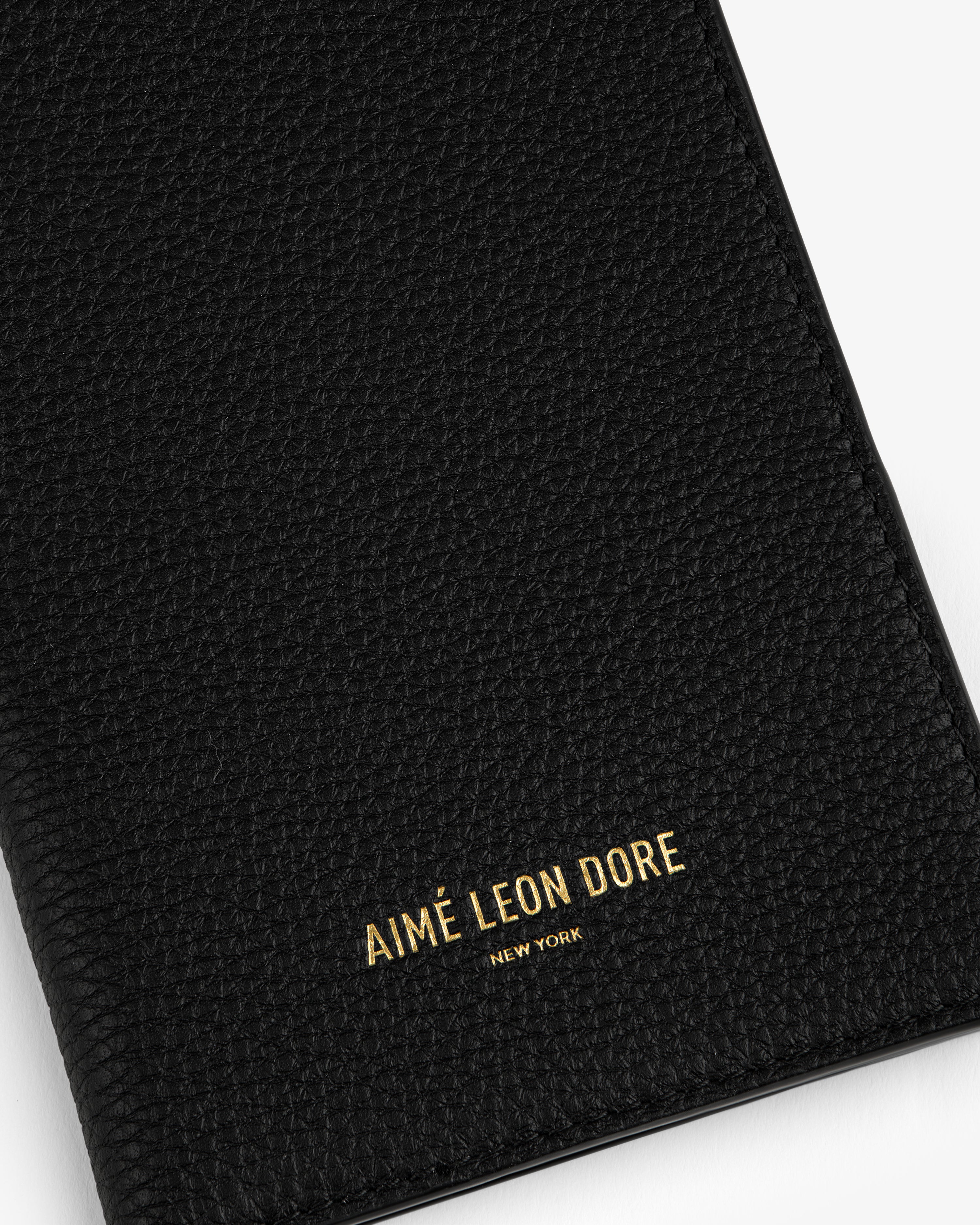 aim-leon-dore-leather-passport-holder-reisepassh-lle-schwarz image 3