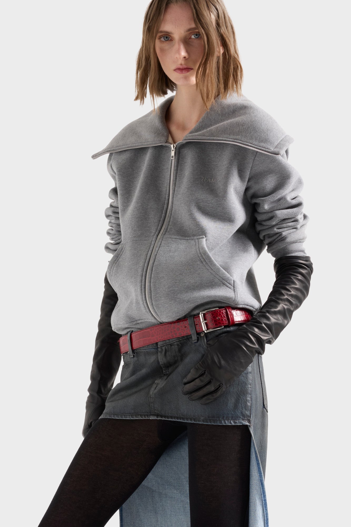 7-for-all-mankind-high-neck-zip-hoodie-cropped-hoodie-in-ash image 3