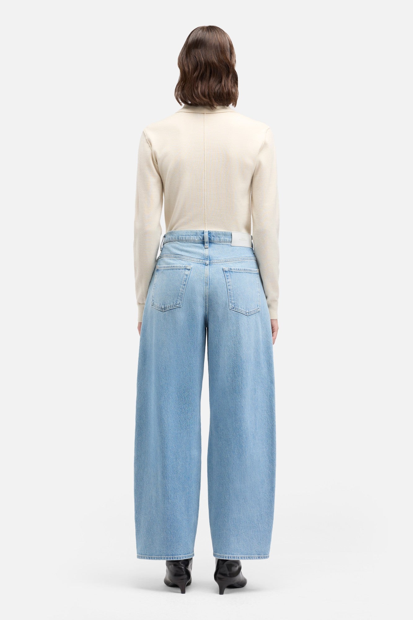 7-for-all-mankind-bonnie-curvilinear-barrel-jeans-seabreeze image 5