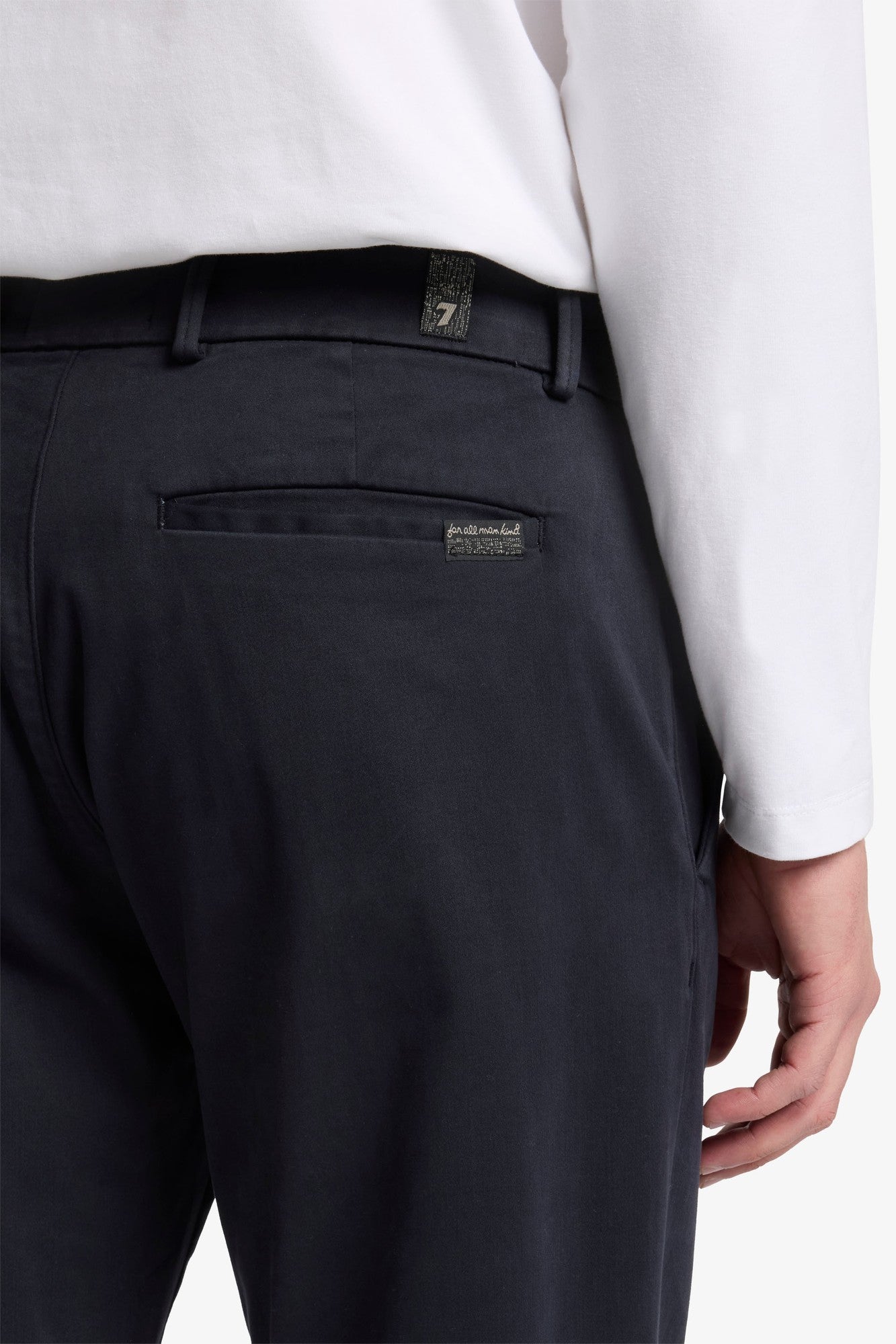 7-for-all-mankind-straight-chino-hose-luxe-performance-sateen-vulcan image 4