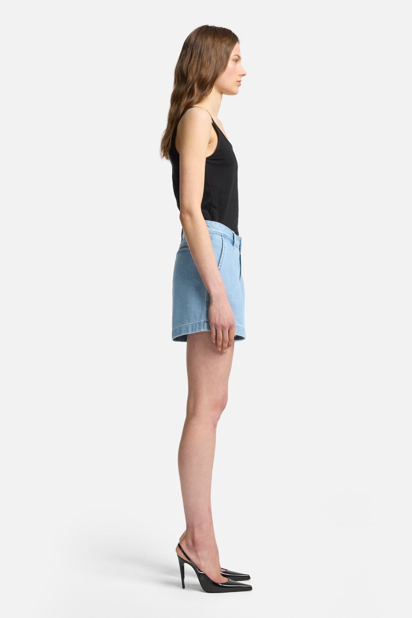 7-for-all-mankind-weightless-pleated-denim-short-hana-damen-high-rise-shorts image 6