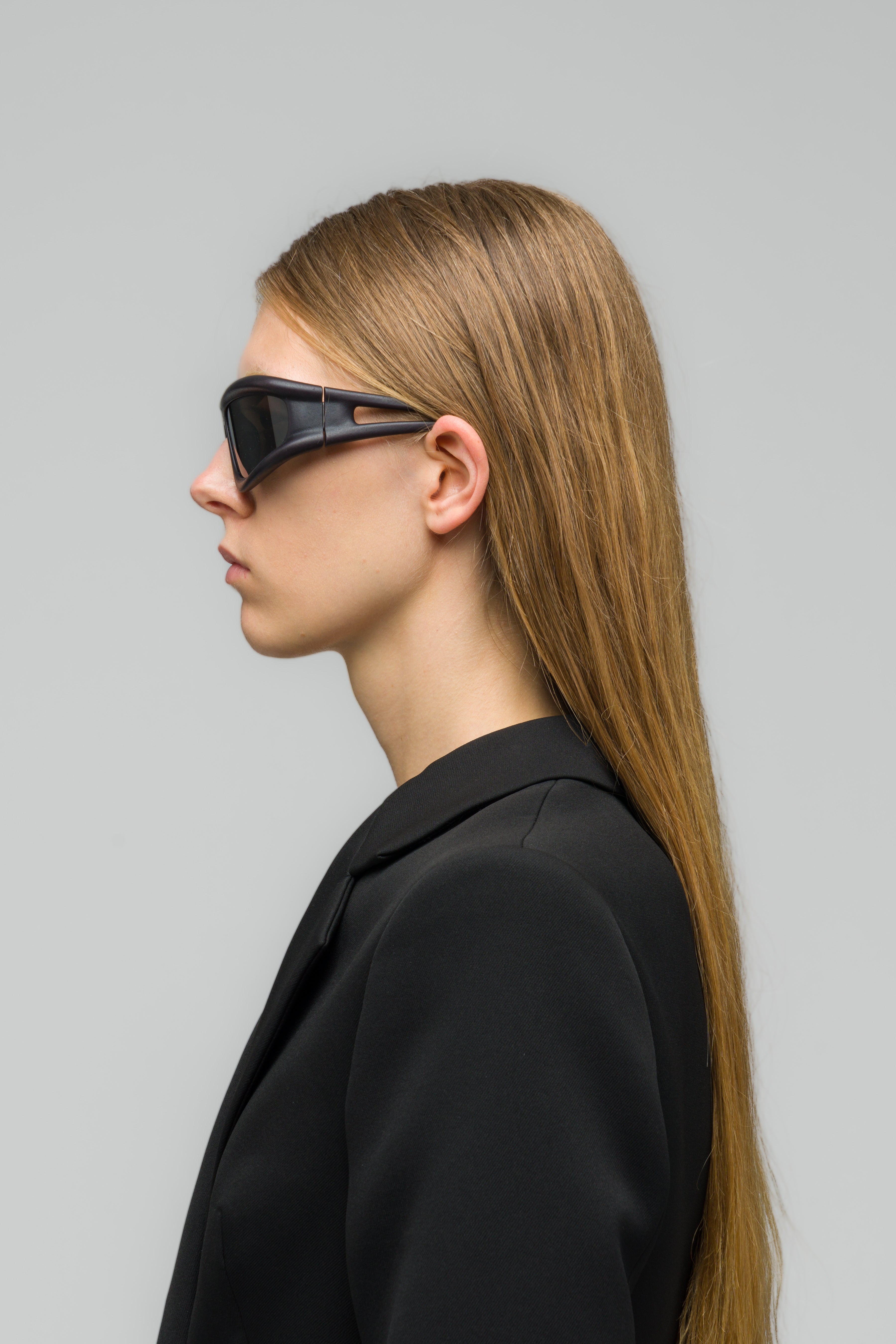 mykita-032c-marfa-sonnenbrille-black-wraparound image 8