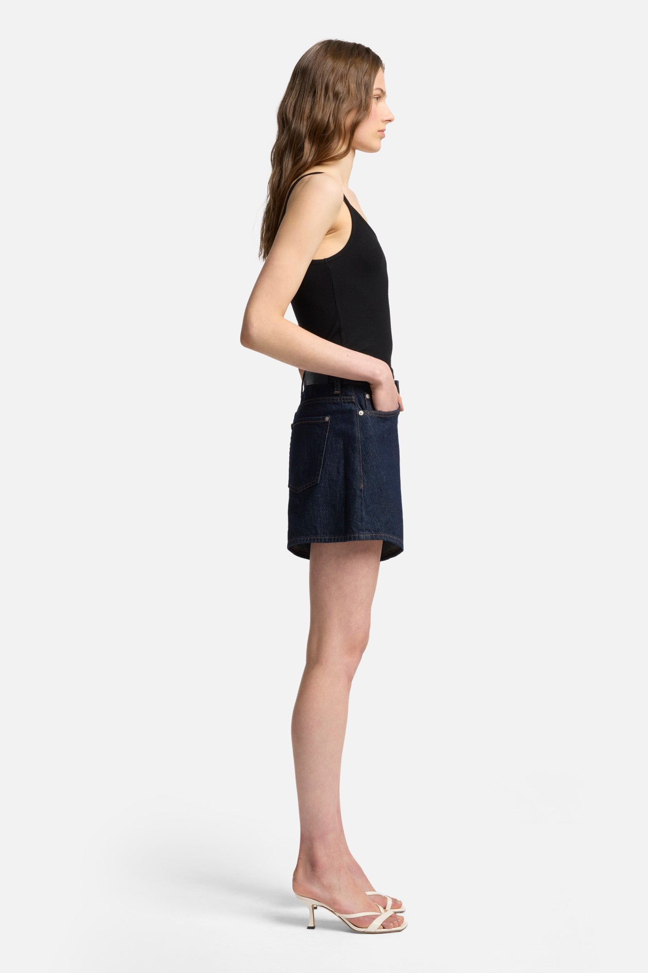 7-for-all-mankind-kori-shorts-in-smoove-damen-denim-shorts image 6
