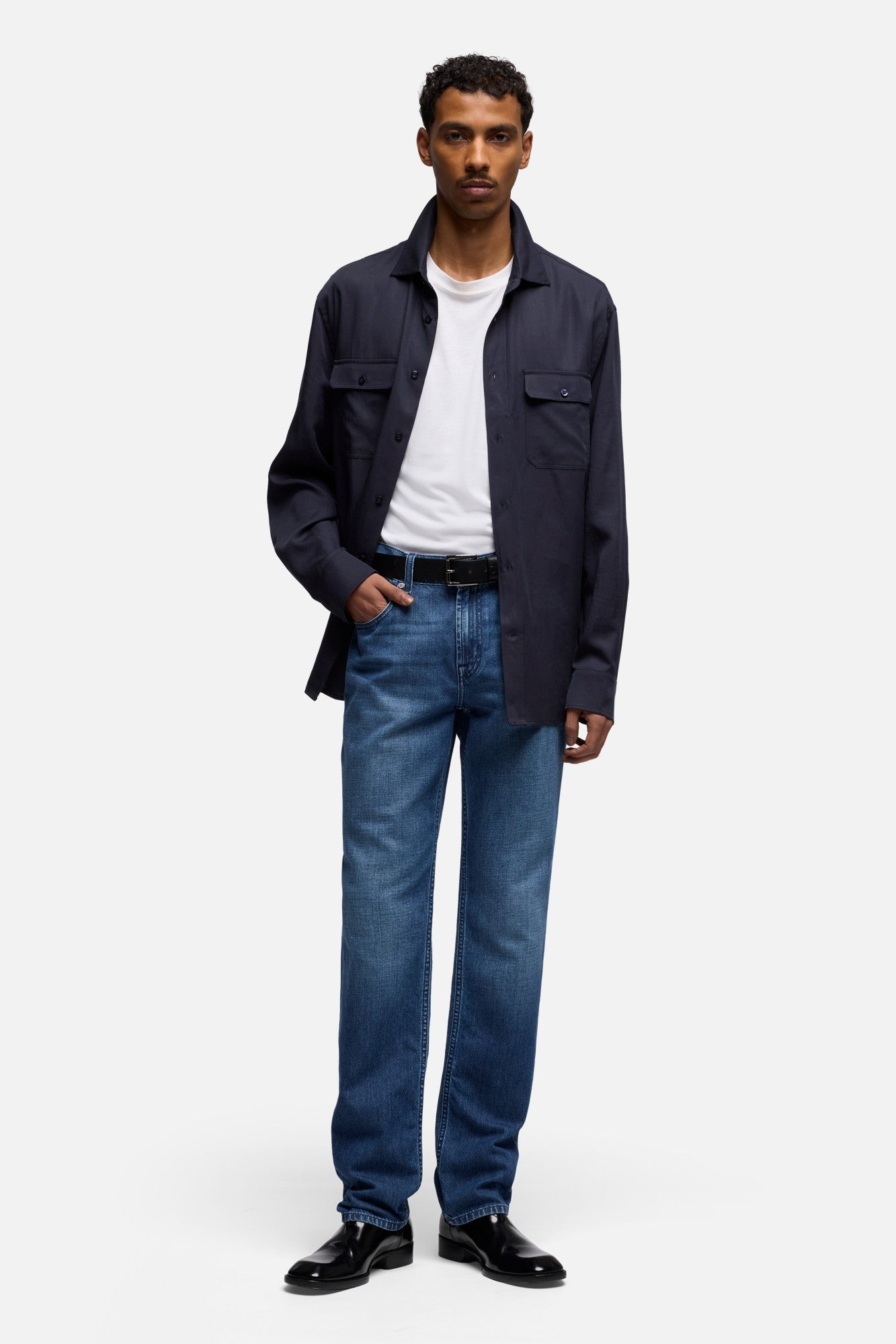 7-for-all-mankind-the-straight-herren-jeans-in-silk-denim-cosmos image 2