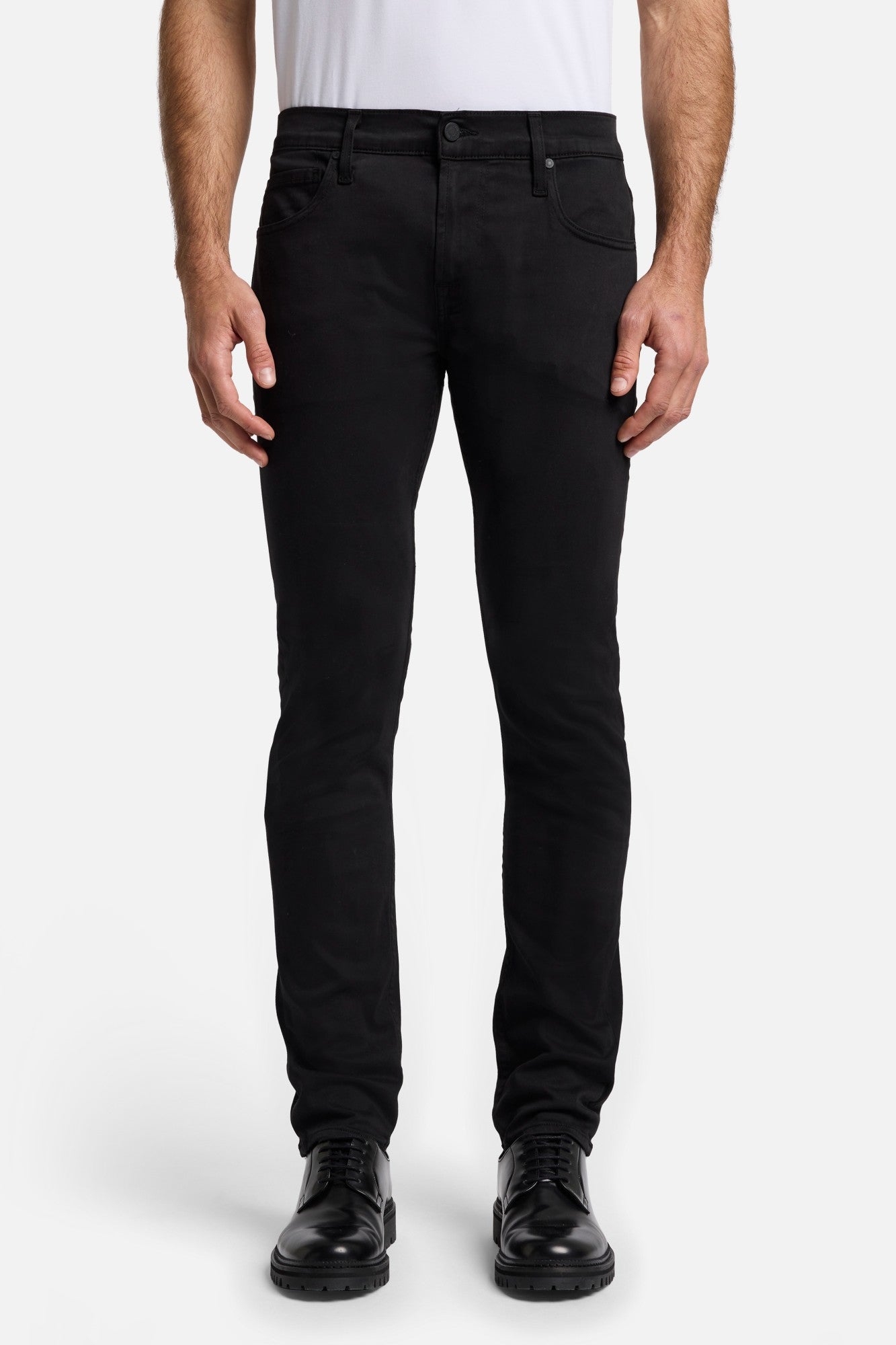 7-for-all-mankind-luxe-performance-plus-paxtyn-skinny-jeans-in-black image 2