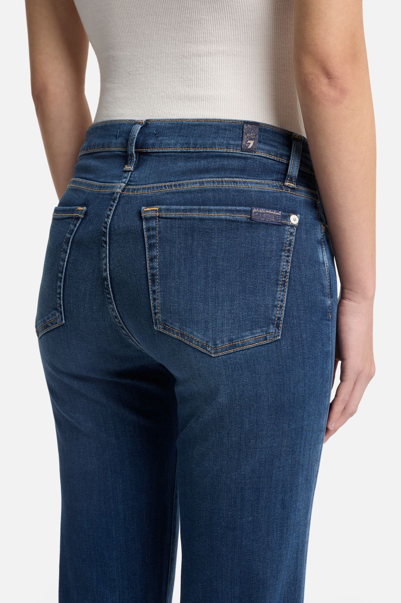 7-for-all-mankind-tailorless-slim-illusion-luxe-dojo-jeans-love-story-wide-leg-d image 4
