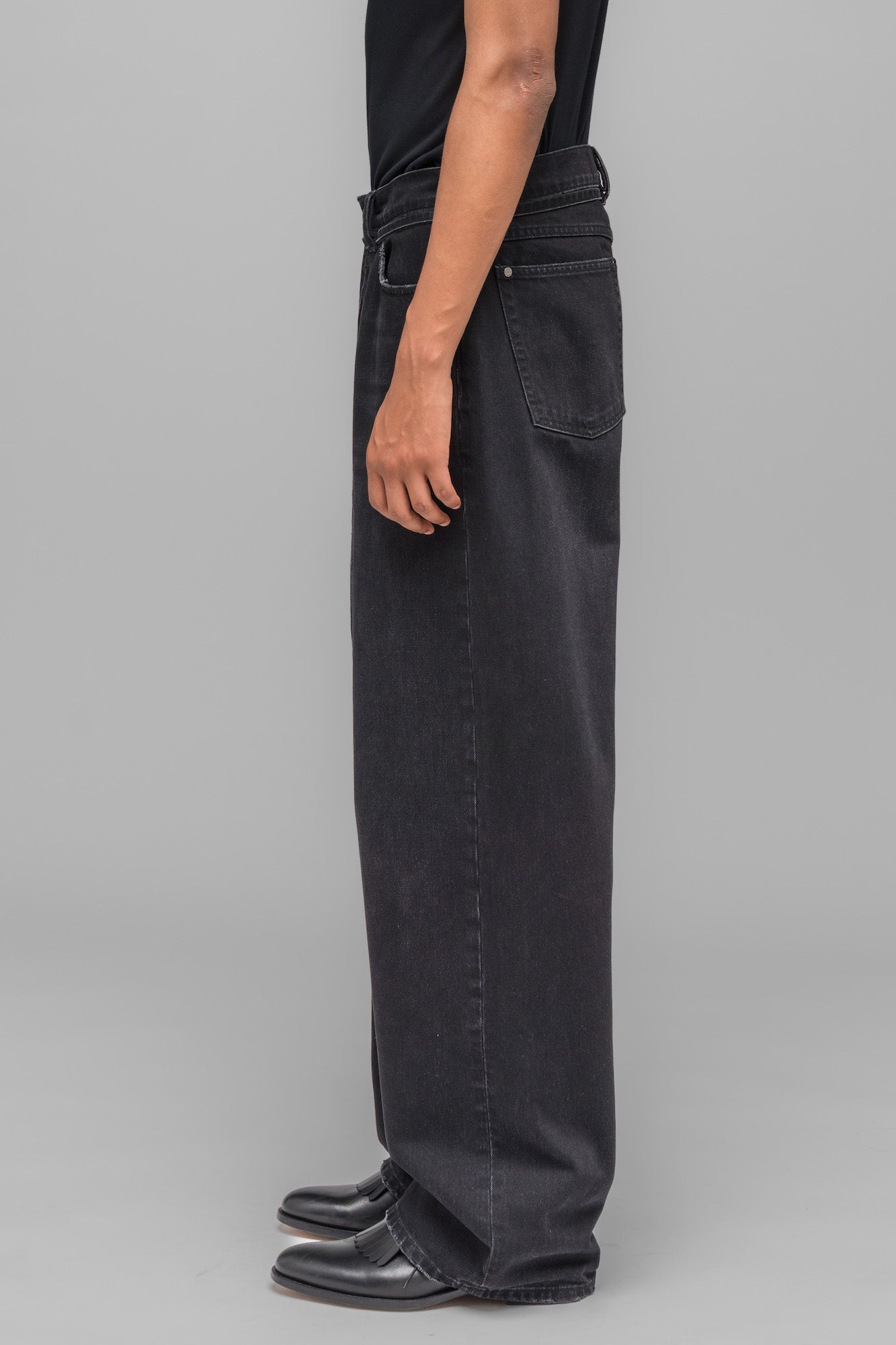 032c-wide-leg-jean-wide-leg-jeans-black-wash image 5