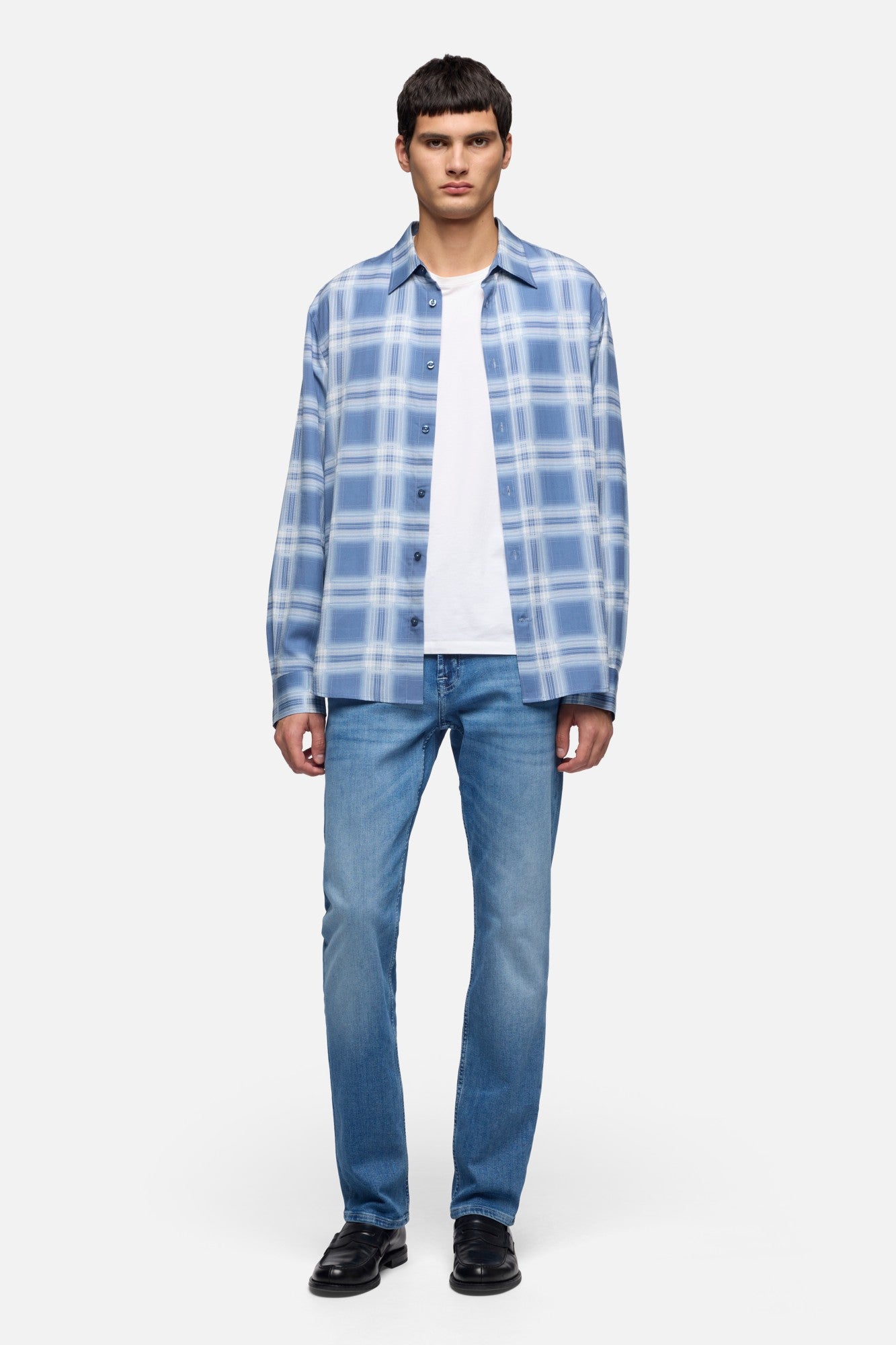 7-for-all-mankind-the-straight-herren-jeans-in-denim-tail image 2