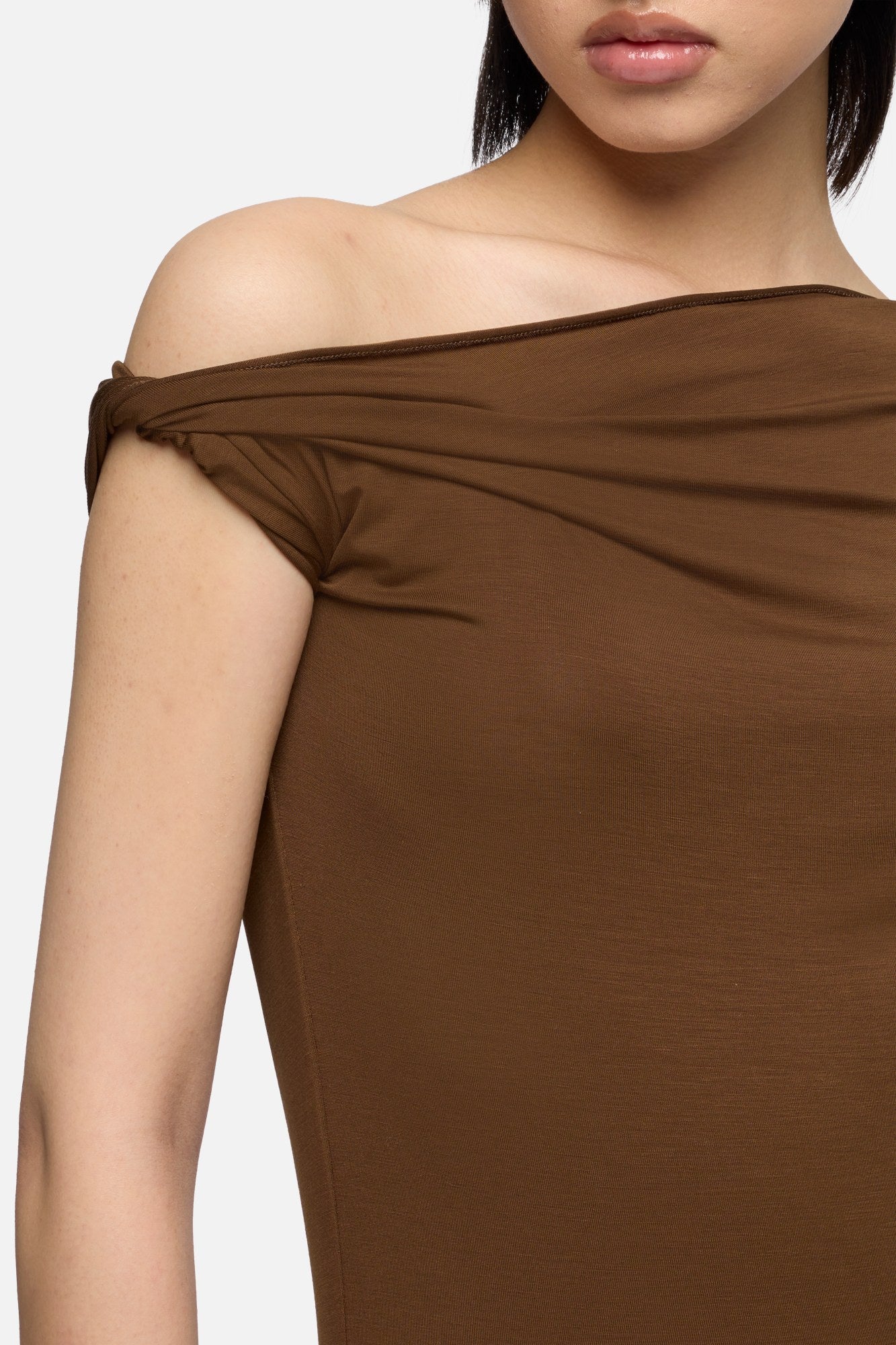 7-for-all-mankind-twisted-shoulder-tee-lyocell-toffee image 4