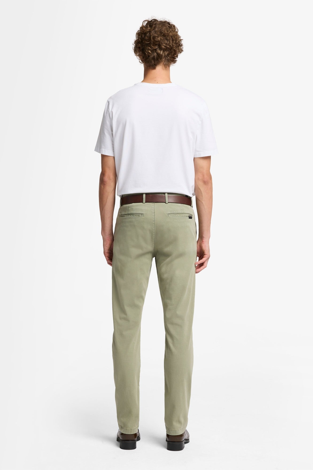 7-for-all-mankind-slimmy-chino-luxe-performance-sateen-russel-chino image 5