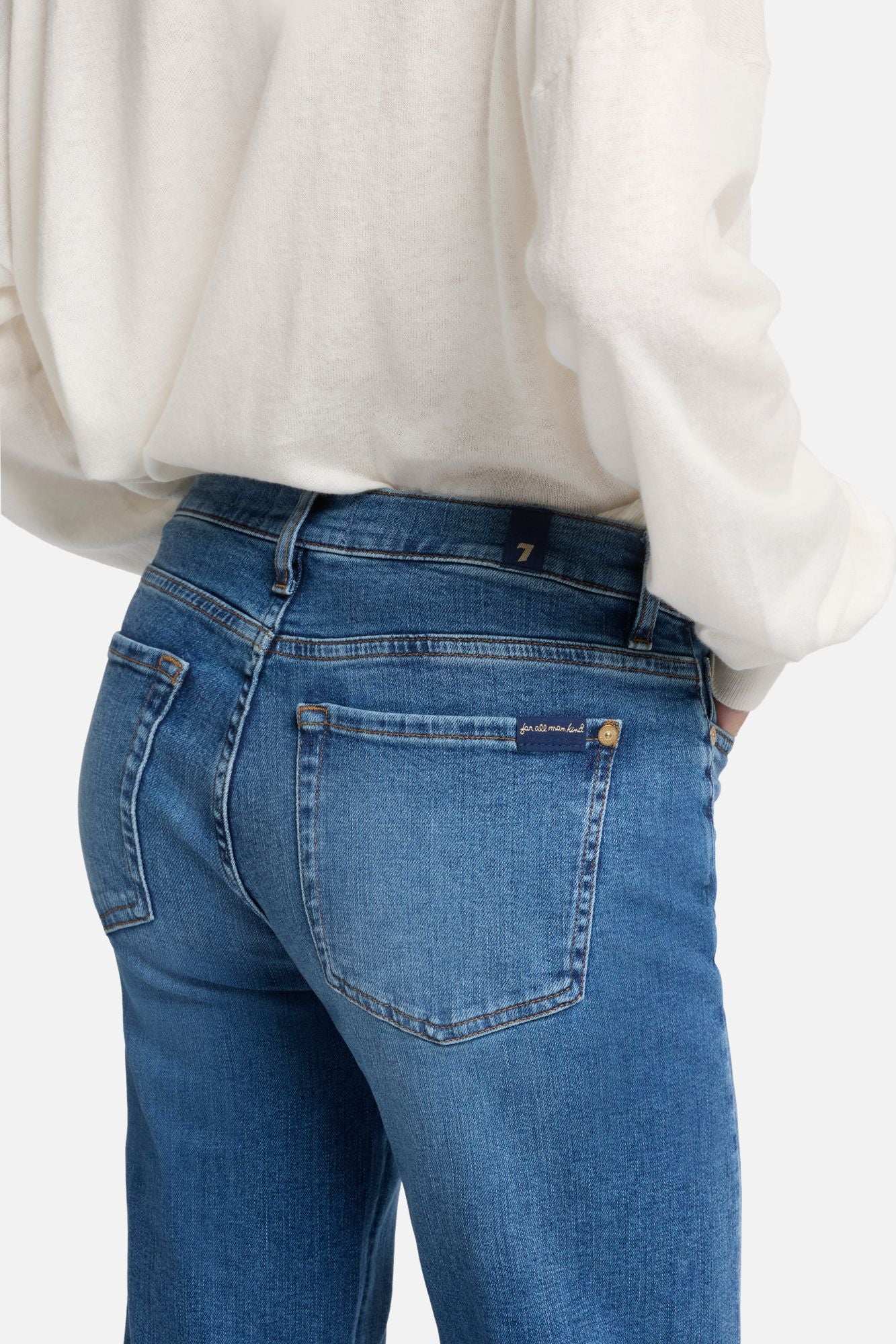 7-for-all-mankind-slim-illusion-twisted-seam-tailorless-dojo-jeans-in-yuma image 7