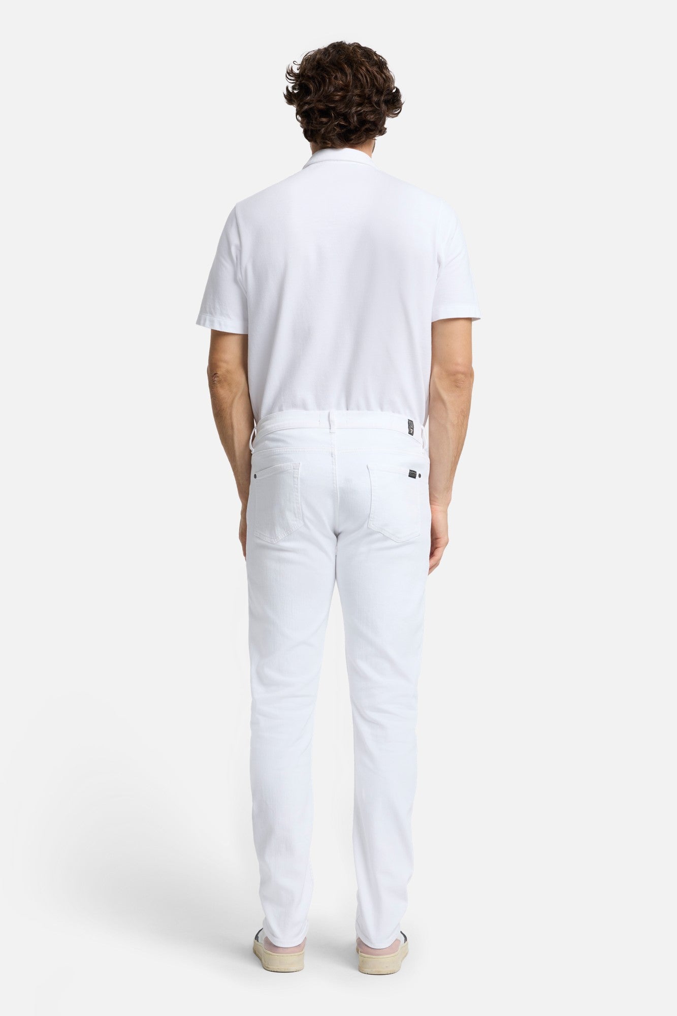 7-for-all-mankind-luxe-performance-slimmy-tapered-jeans-white image 4
