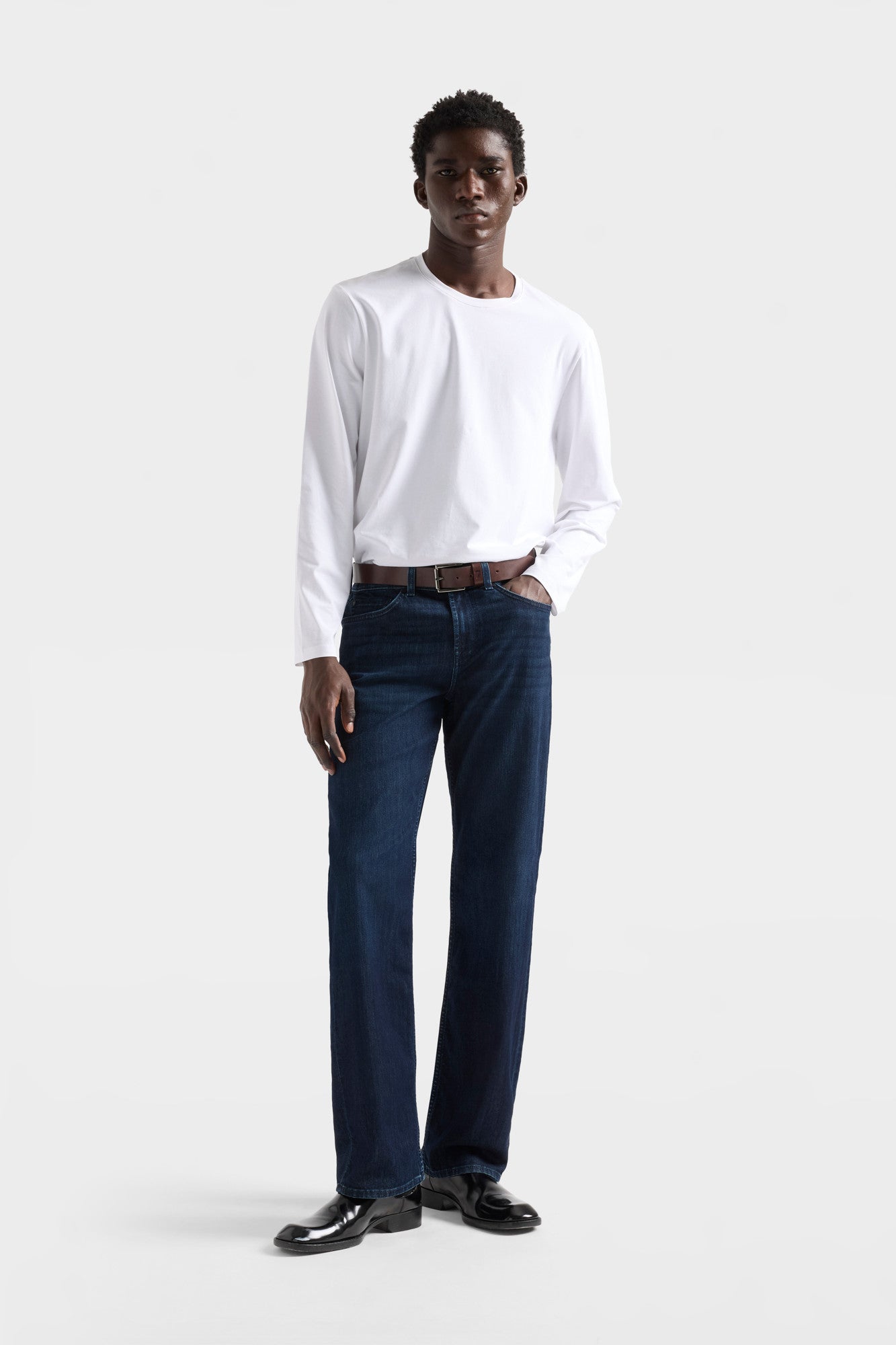 7-for-all-mankind-austyn-straight-jeans-airweft-belton image 2